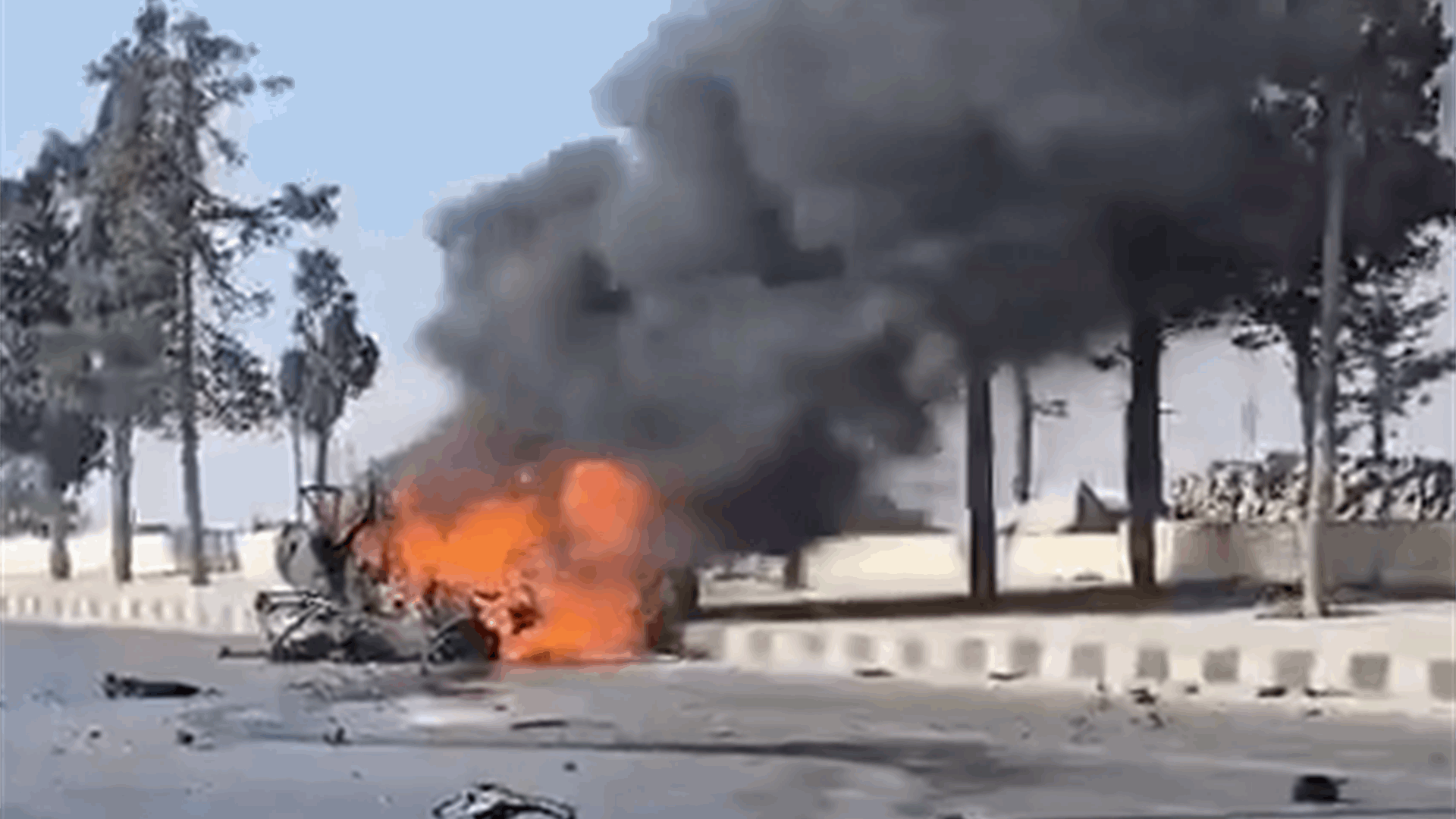 هجوم بطائرة مسيرة استهدفت مركبة مدنية على طريق مؤد إلى مطار حلب
