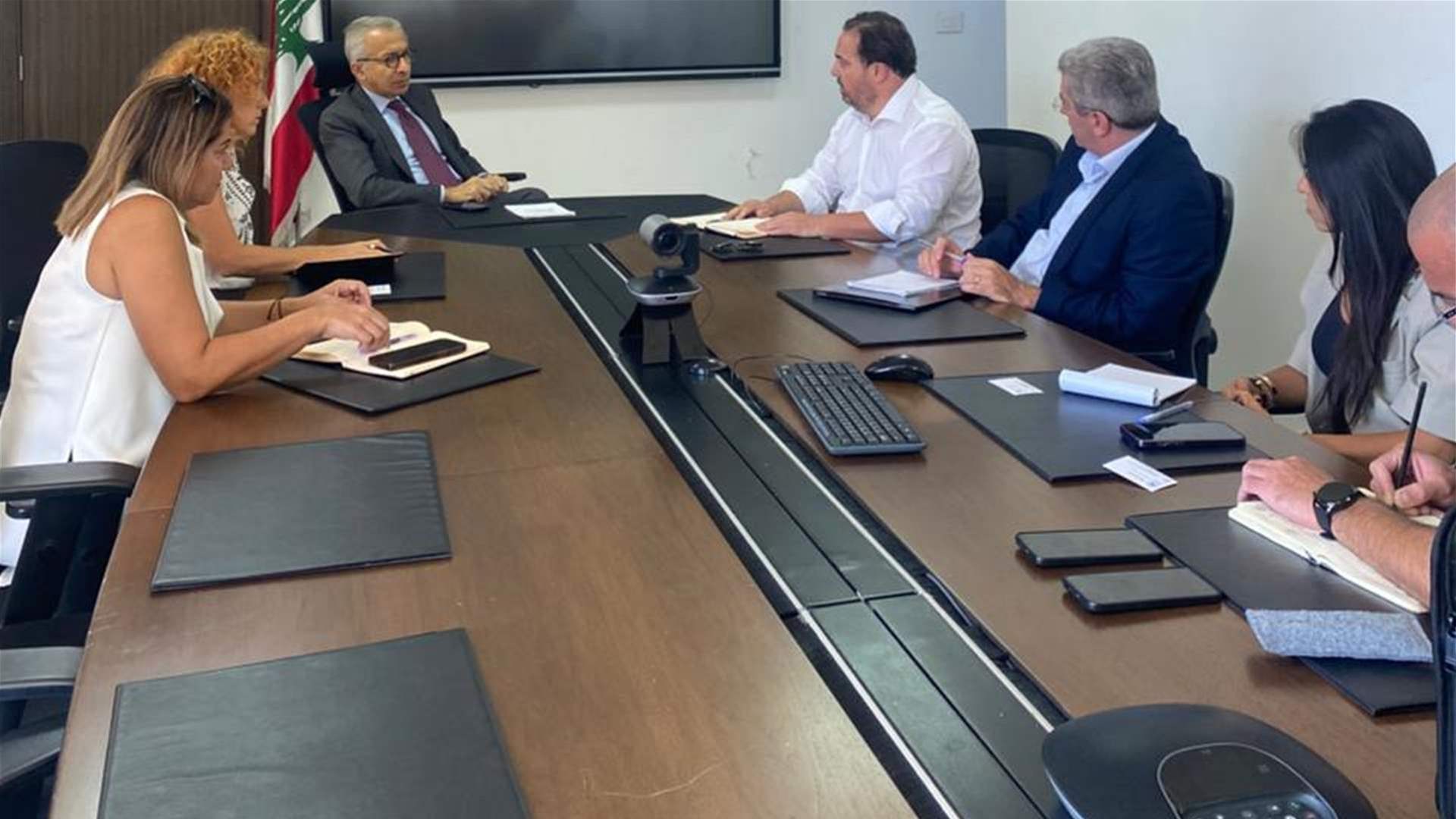 اجتماع بين وزير الاقتصاد ووفد من برنامج الأغذية العالمي وأمن الدولة في إطار متابعة الهبة العراقية للقمح