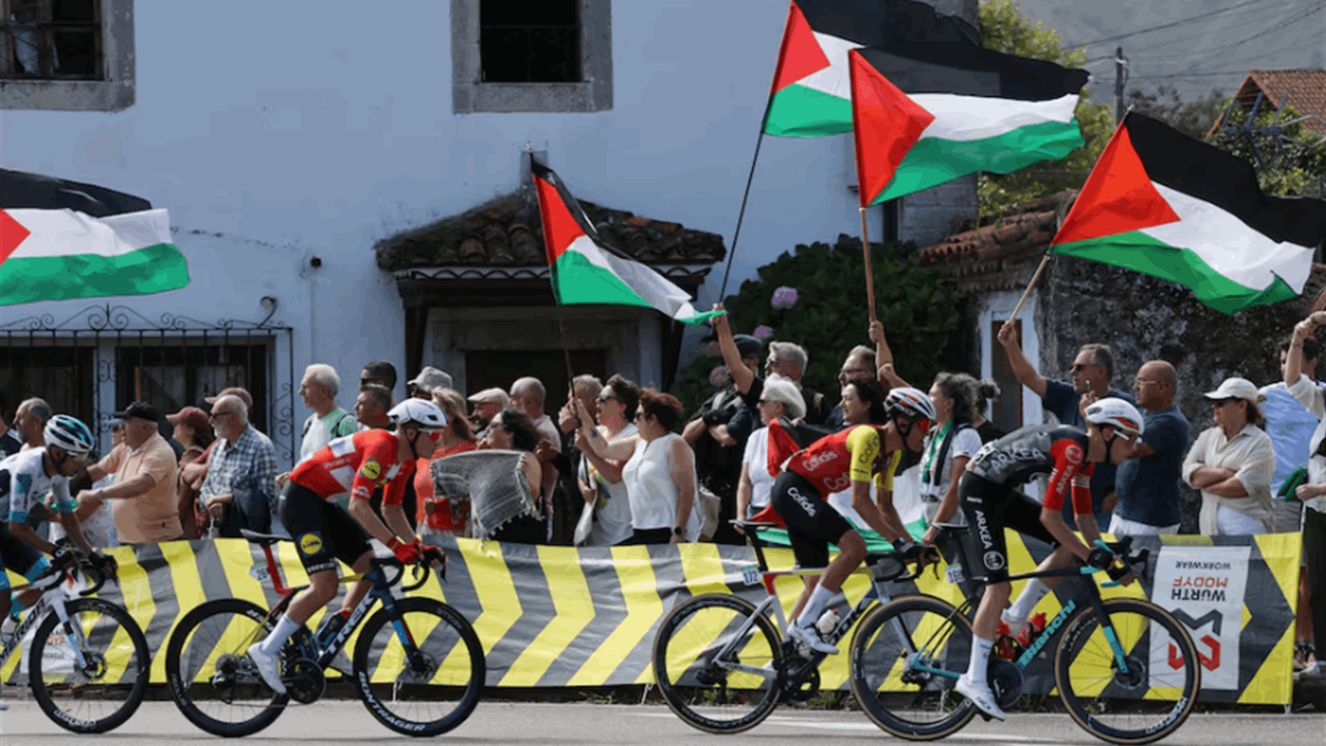 Spain&#39;s PM praises pro-Palestinian protesters as Vuelta race nears end
