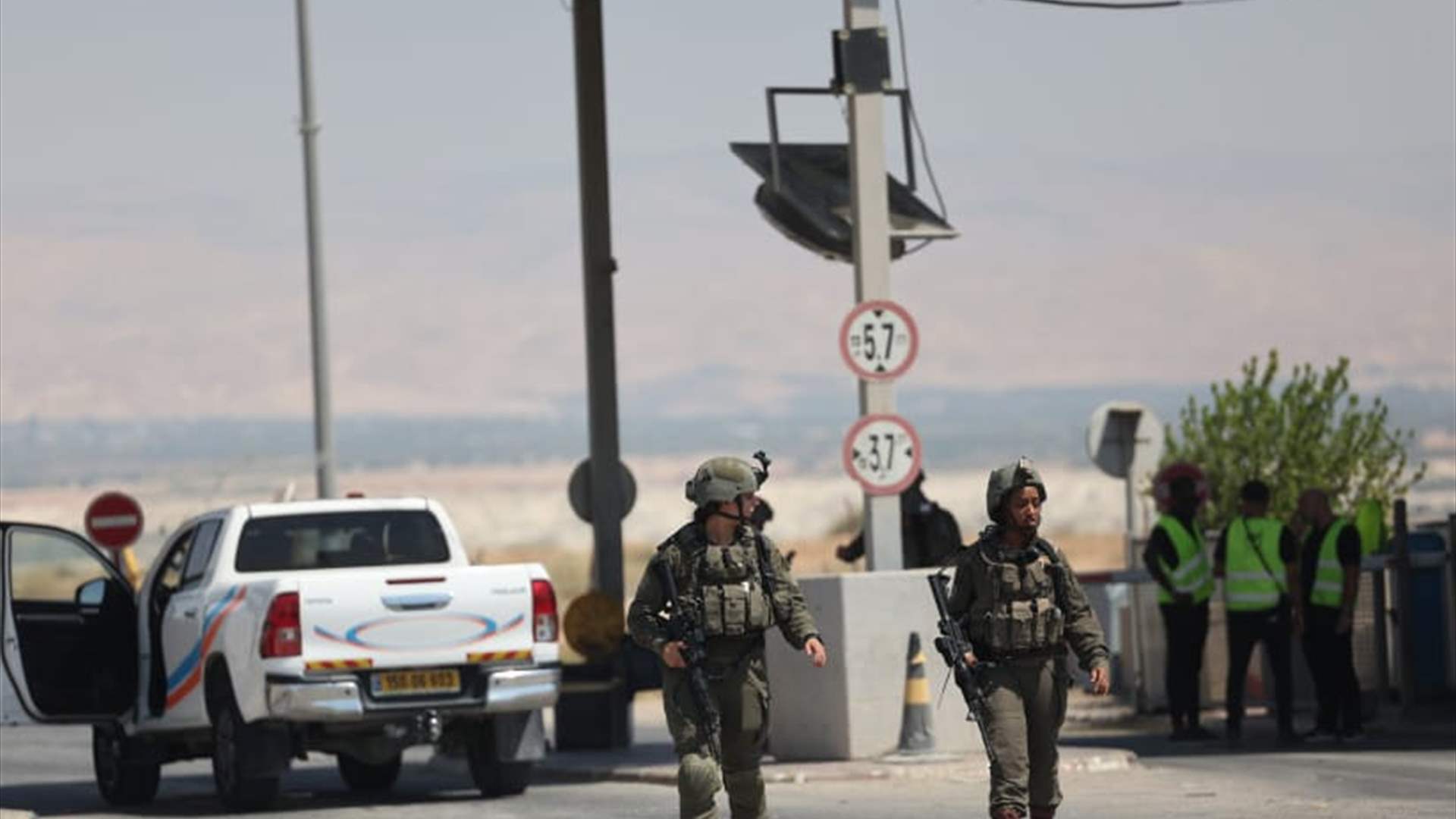 Shooting wounds two at Jordan-West Bank crossing 