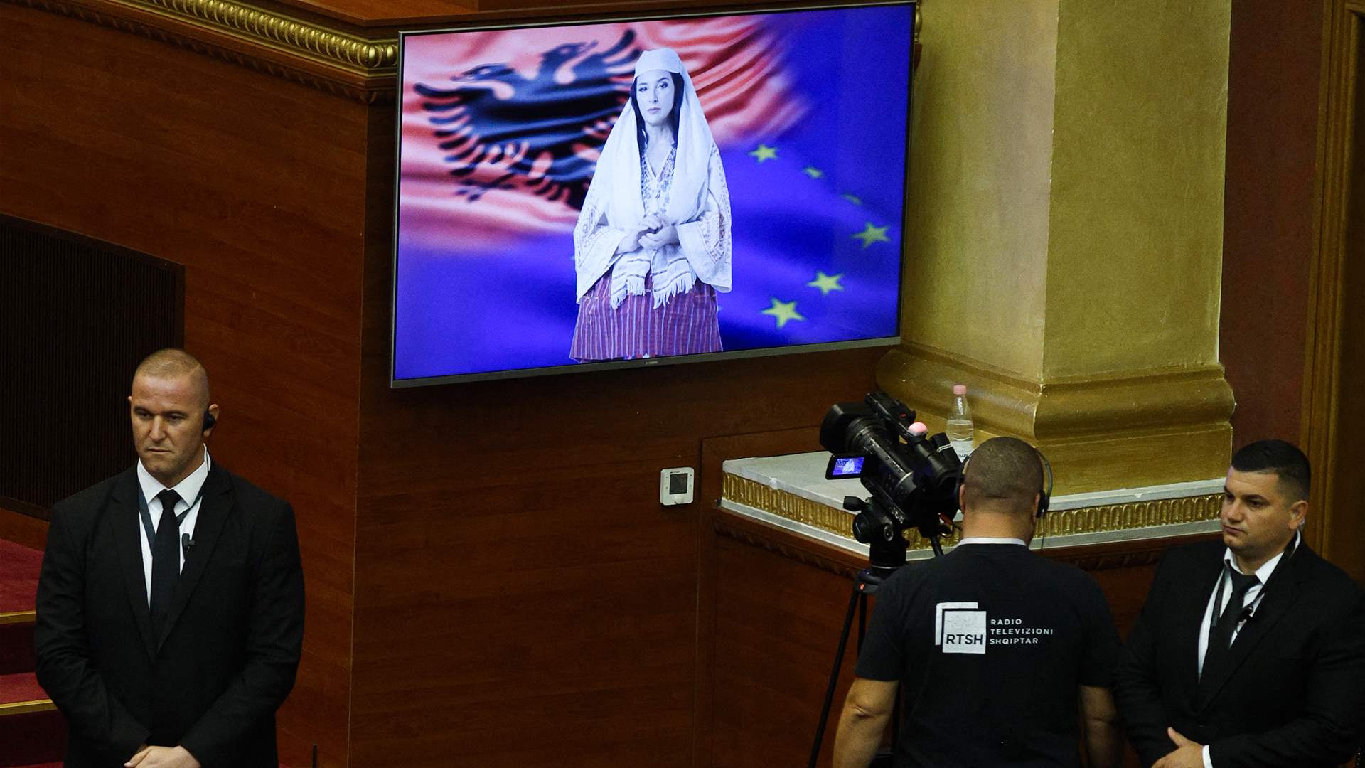 مولّدة بالذكاء الاصطناعي... وزيرة افتراضية تلقي كلمة أمام البرلمان في ألبانيا (فيديو)