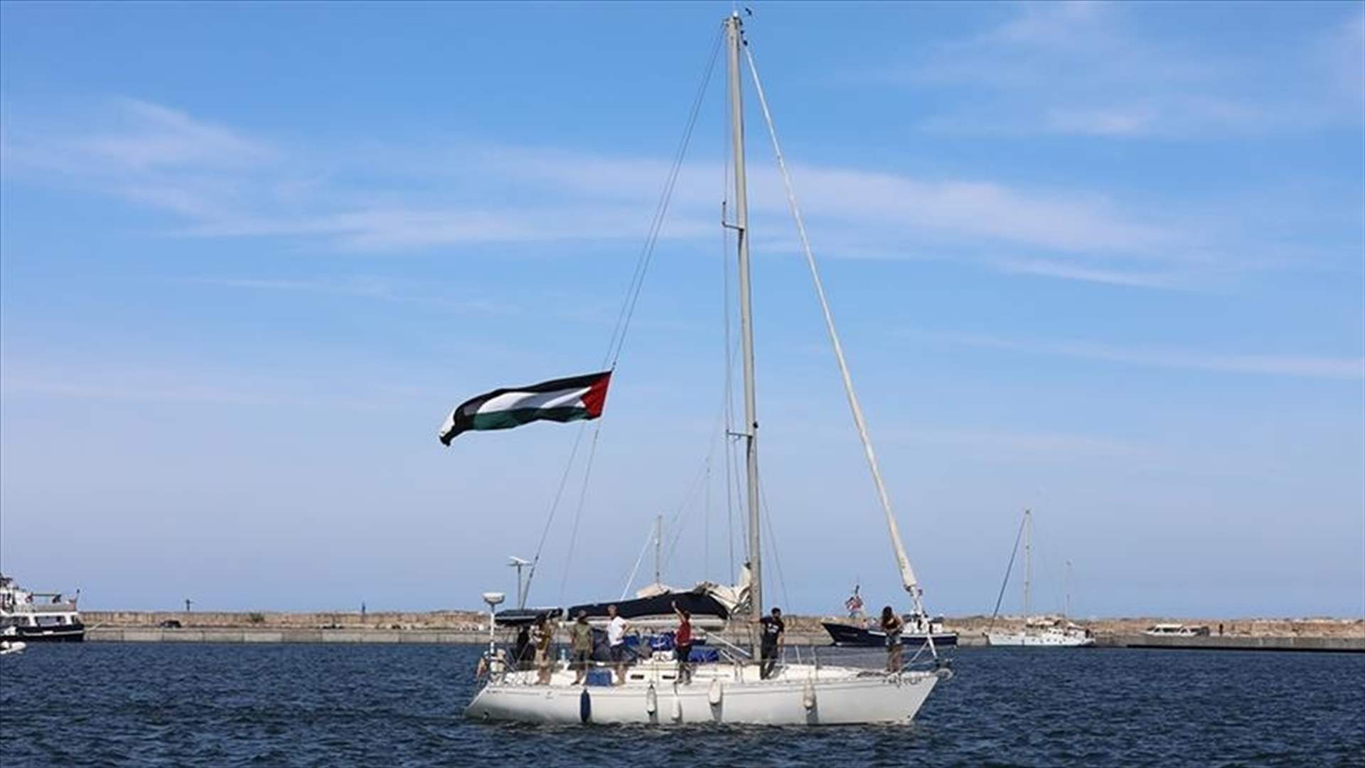 نواب فرنسيون اعتقلتهم إسرائيل من أسطول الصمود يبدأون إضرابا عن الطعام