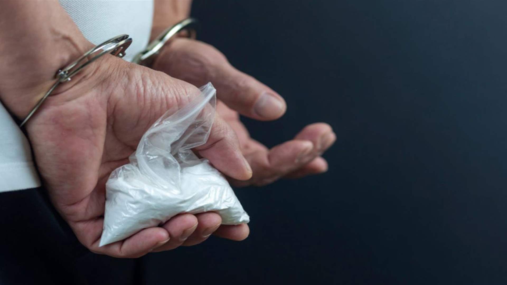 توقيف 4 سوريين على شاطئ البترون بعد ضبط  كمية من حشيشة الكيف بحوزتهم