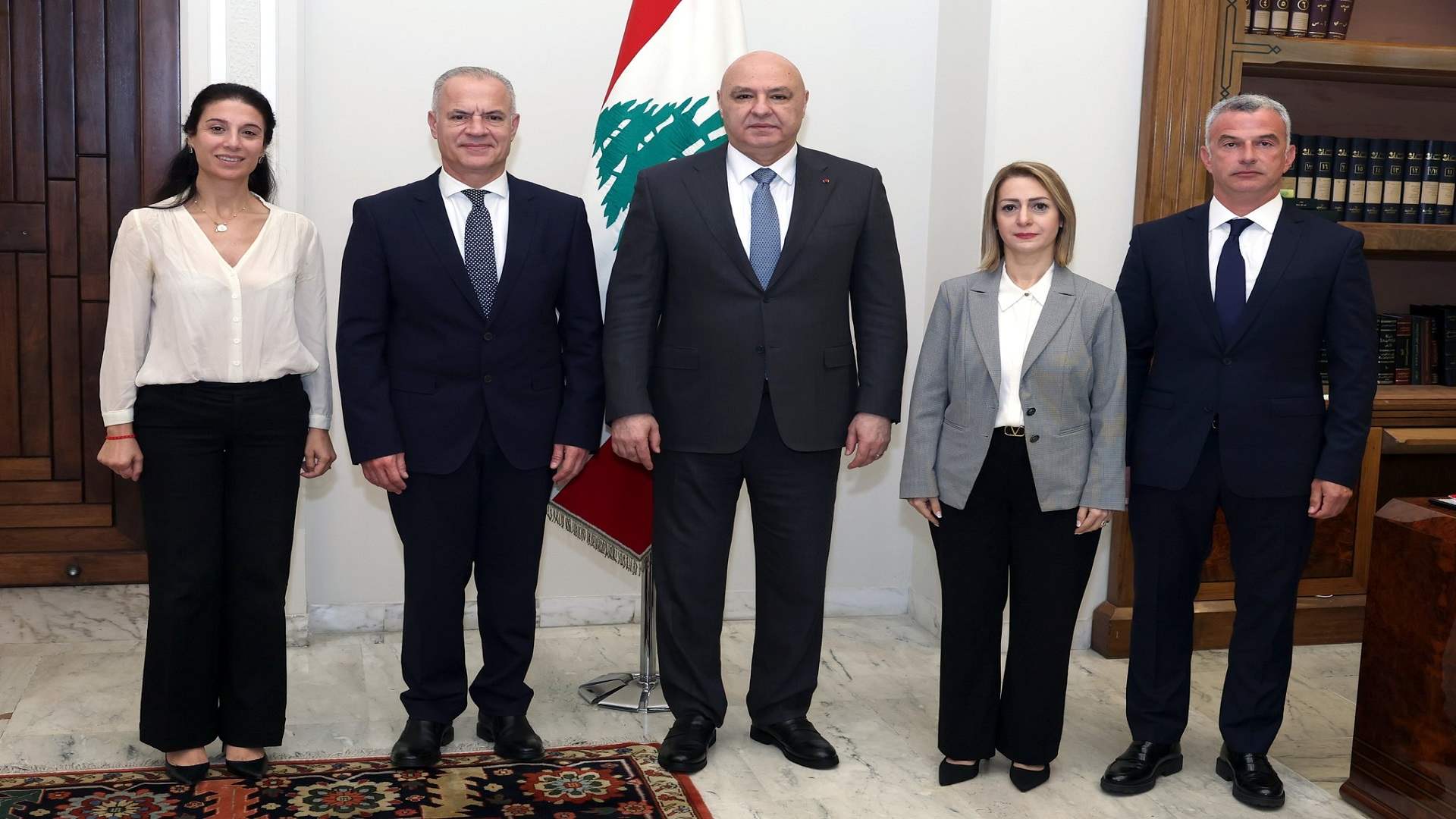 الرئيس جوزاف عون التقى أربعة سفراء لبنانيين عُيّنوا حديثًا في الخارج وزوّدهم بتوجيهاته قبيل انتقالهم إلى مراكز عملهم الجديدة وهم: ميلاد رعد (الصين) وديما فرح (أرمينيا) وجان مراد (قبرص) ويوسف جبر (صربيا)