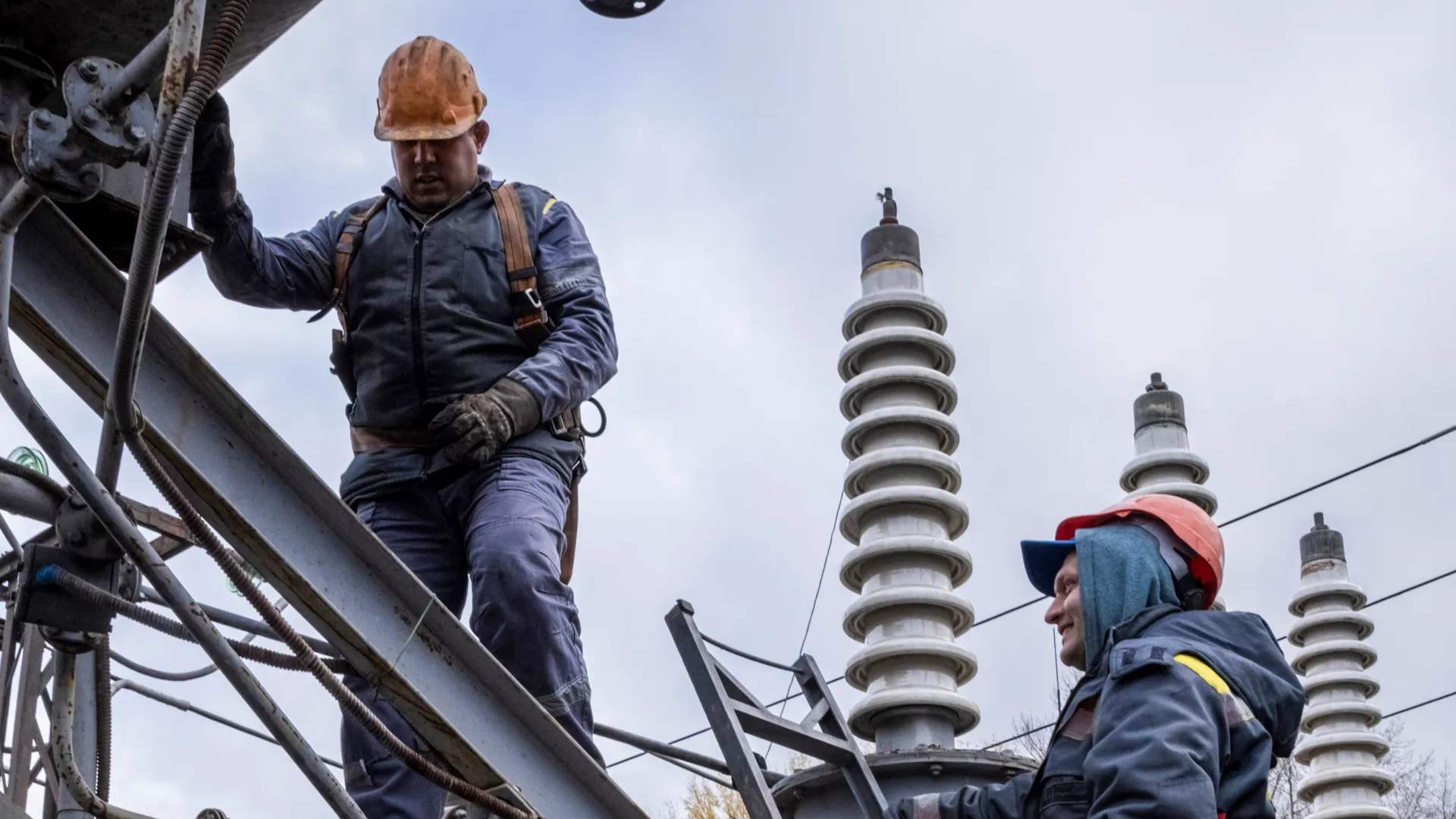 Ukraine energy company restores power to 678,000 homes, firms in Kyiv after Russia strikes