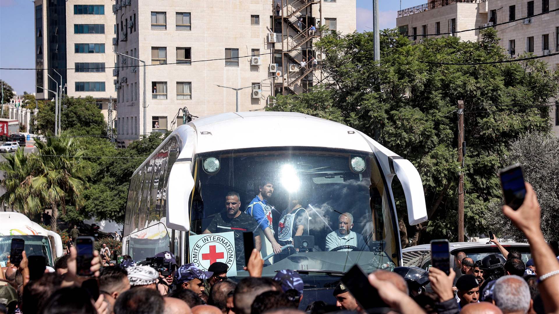 Buses carrying Palestinian prisoners arrive in Gaza&#39;s Khan Yunis: AFP 