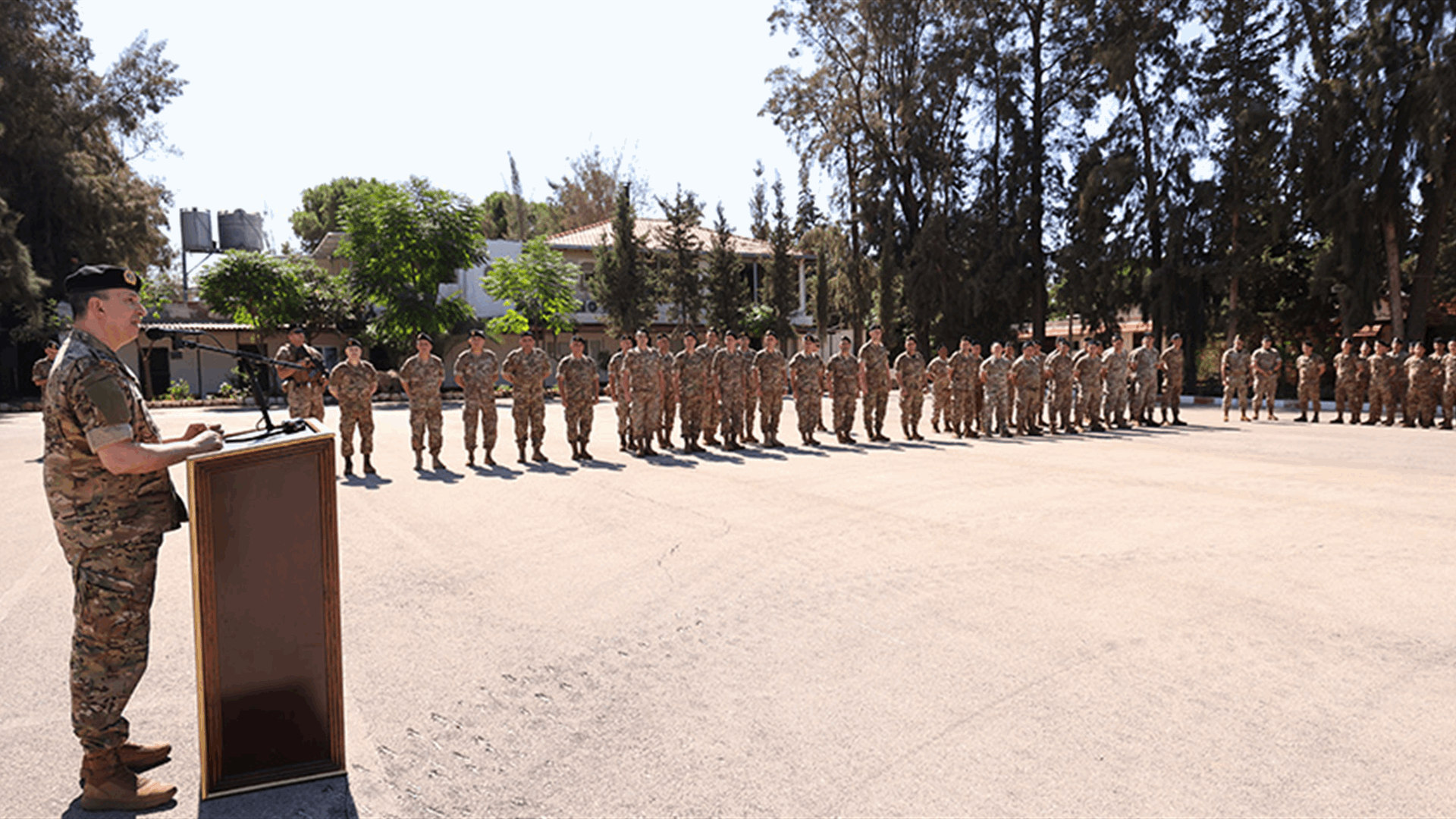 قائد الجيش تفقد لواء المشاة العاشر في كفرشخنا: المؤسسة العسكرية محل إجماع اللبنانيين وثقة الدول الشقيقة 