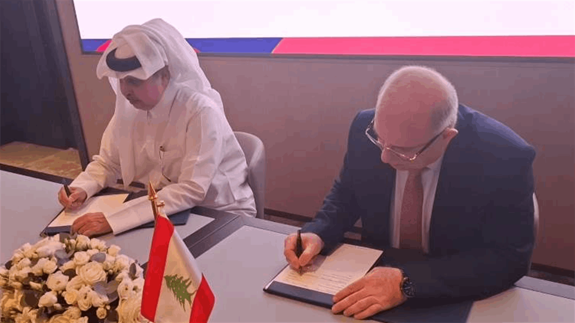 وزير العمل وقع إتفاقية تعاون مع &quot;جسور&quot; القطرية لتنظيم إستقدام العمالة اللبنانية إلى قطر