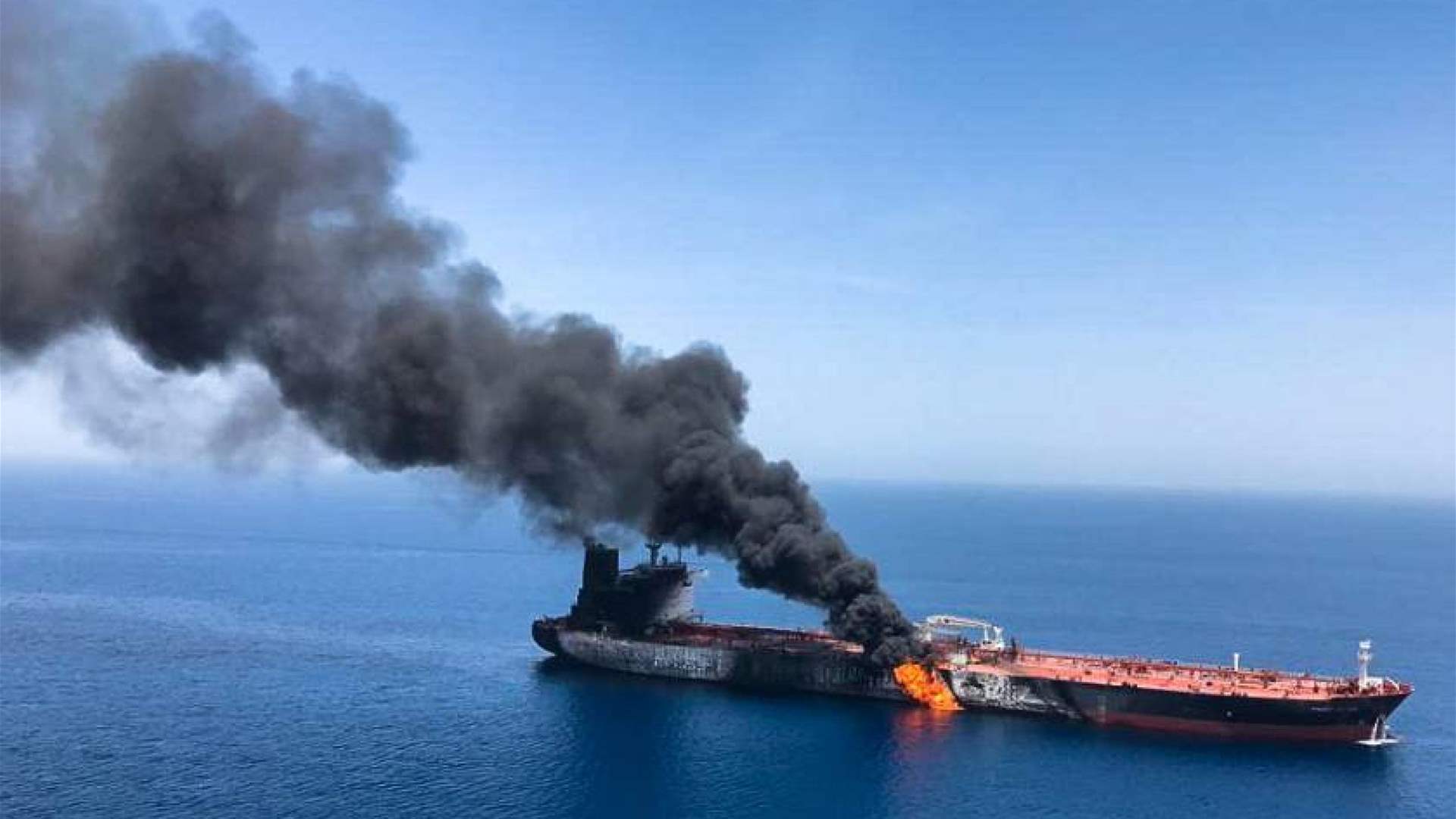 مصرع 10 أشخاص بحريق في ناقلة نفط قيد التصليح في إندونيسيا