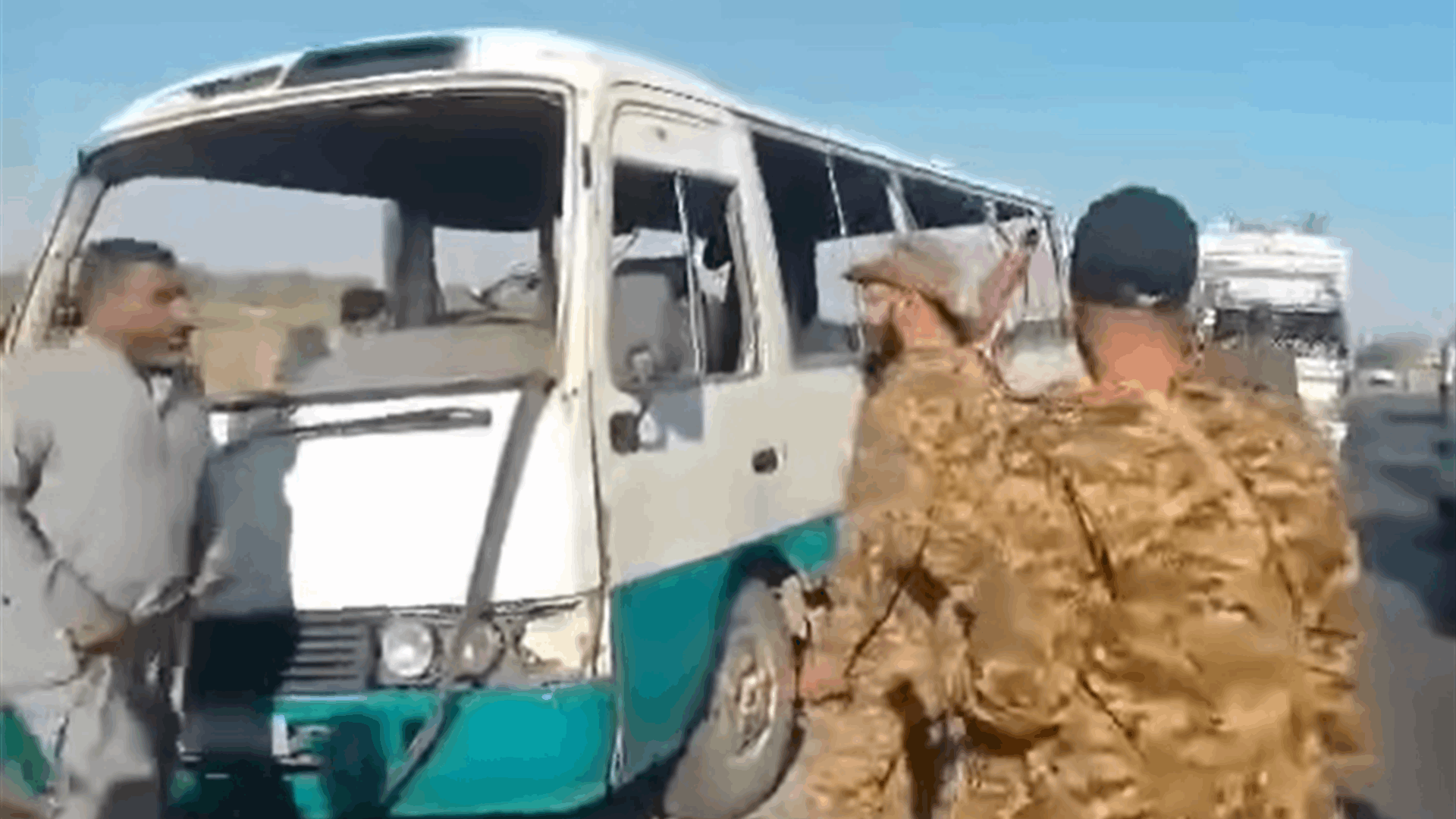 &quot;تلفزيون سوريا&quot;: مقتل 4 أفراد من الجيش باستهداف حافلة شرق دير الزور