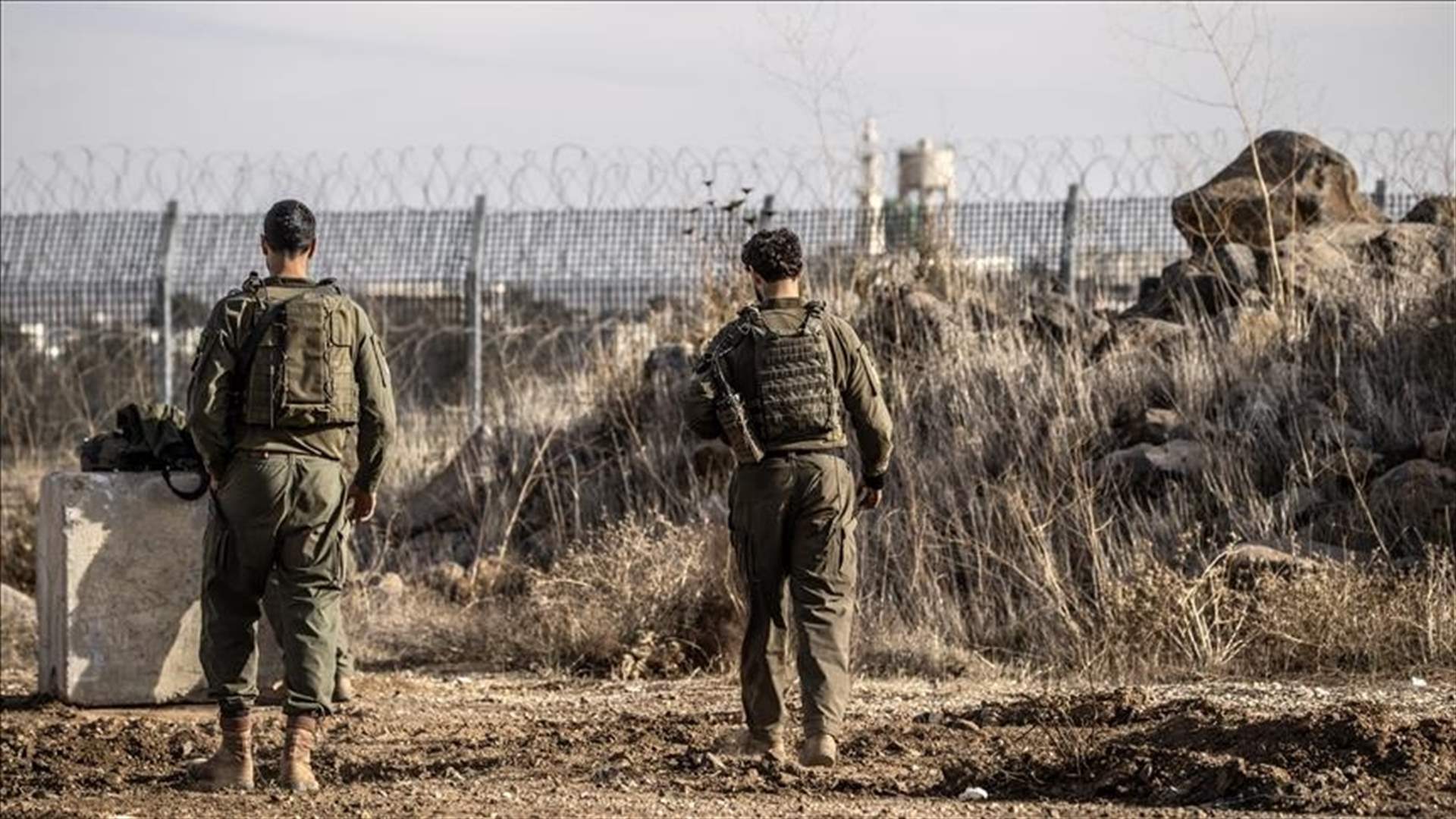Israeli forces install concrete barriers near South Lebanon&#39;s Aitaroun 