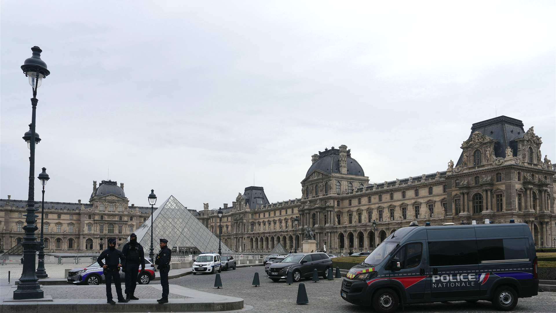 Louvre museum says to stay closed Monday after jewels heist
