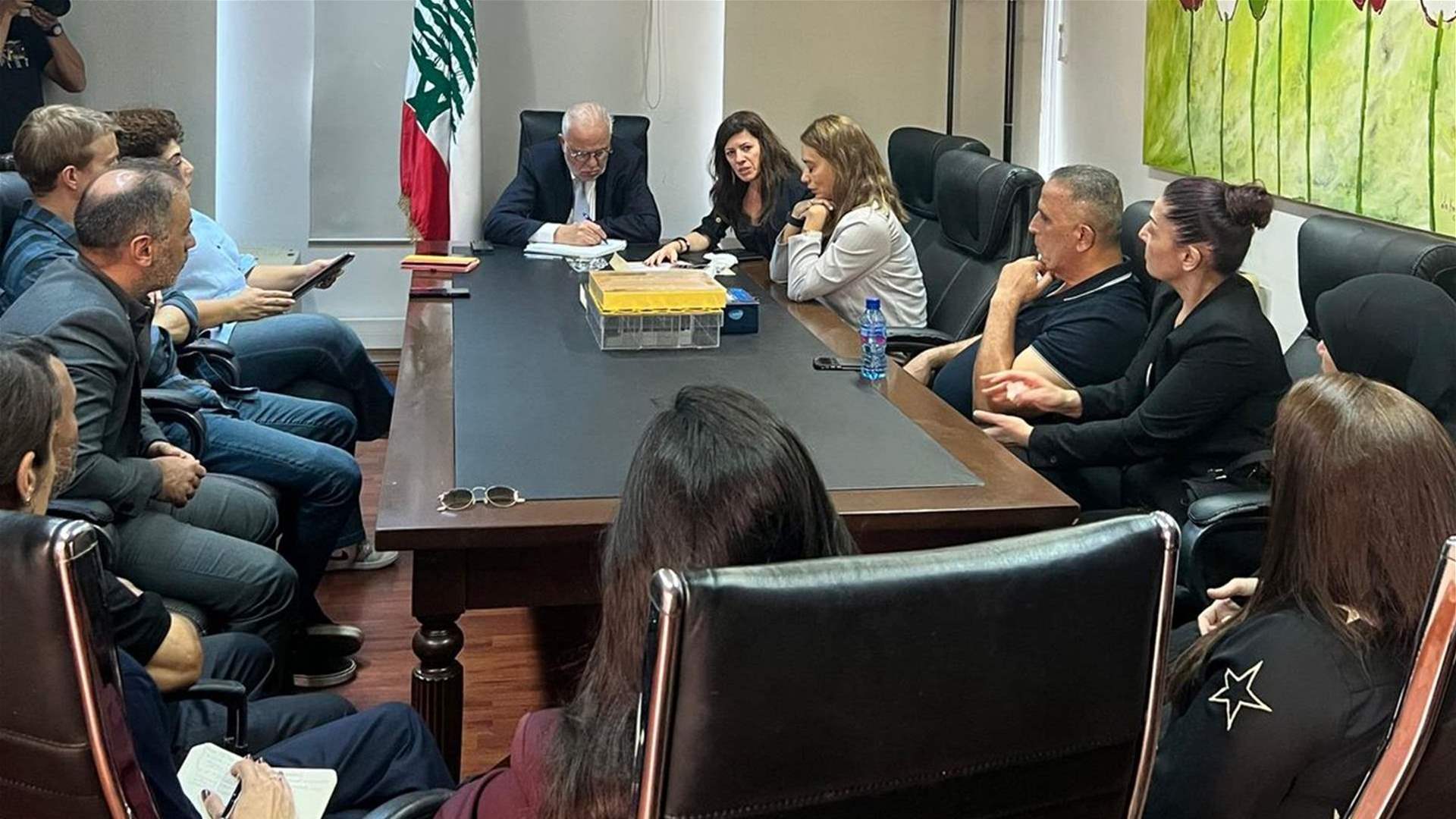 وزير العدل يستقبل أهالي الشهداء الصحفيين والصحفيين الناجين من الحرب الإسرائيلية على لبنان