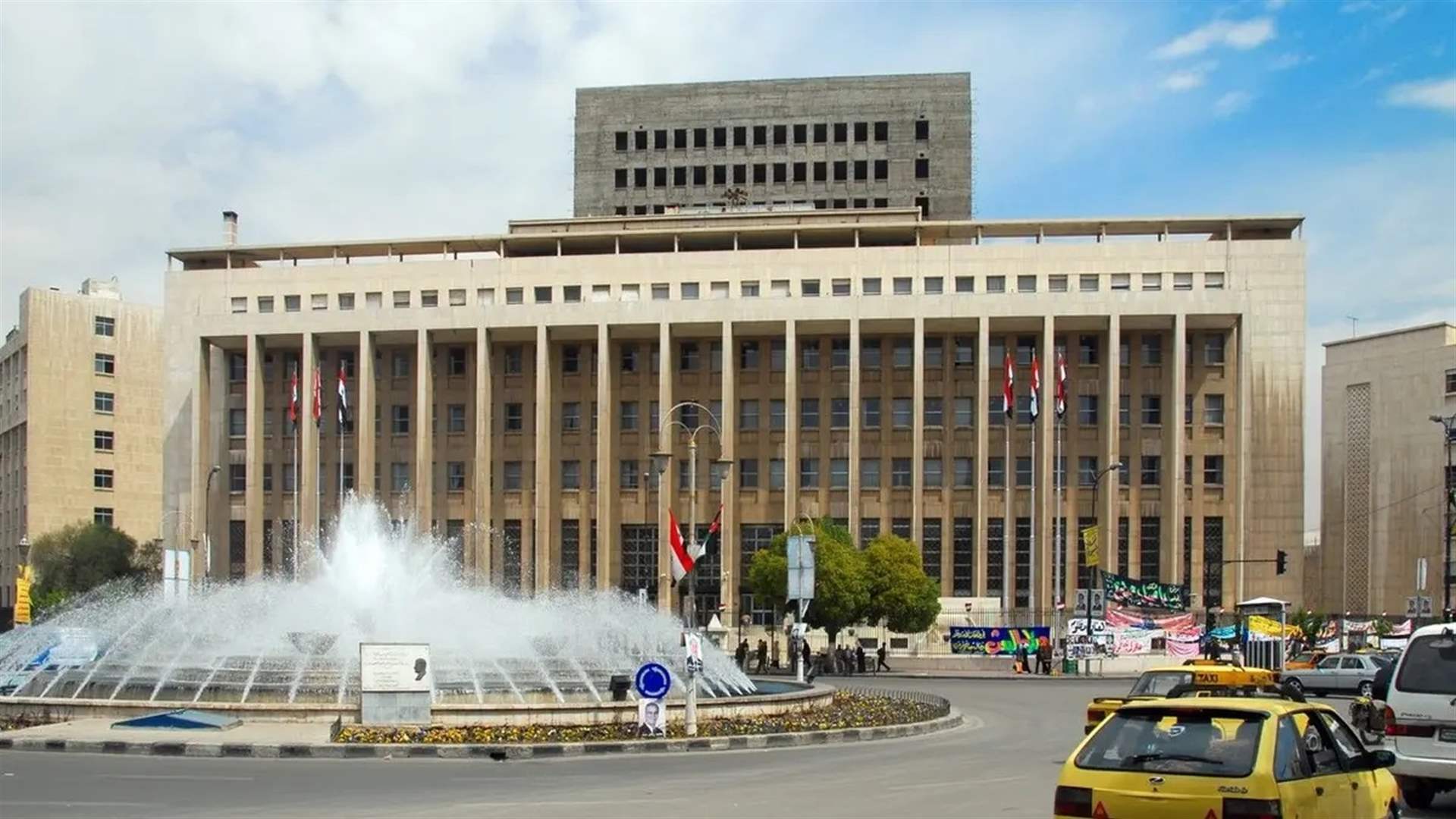سوريا توجه البنوك بتخصيص 100% من الخسائر المرتبطة بالأزمة المالية بلبنان