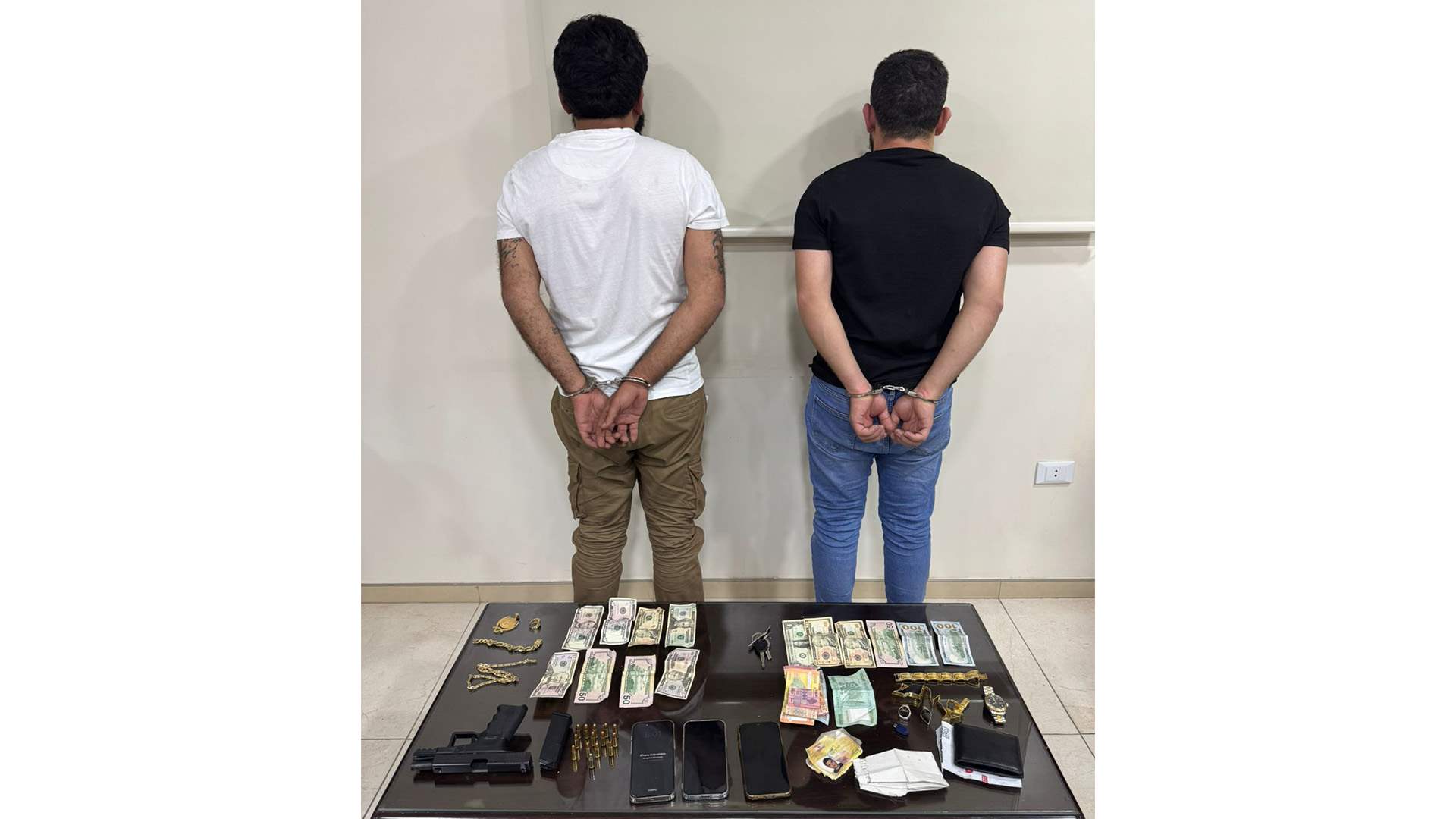 شعبة المعلومات توقف أفراد عصابة نصب واحتيال كانت تستدرج ضحاياها وتوهمهم ببيع دولارات مجمدة