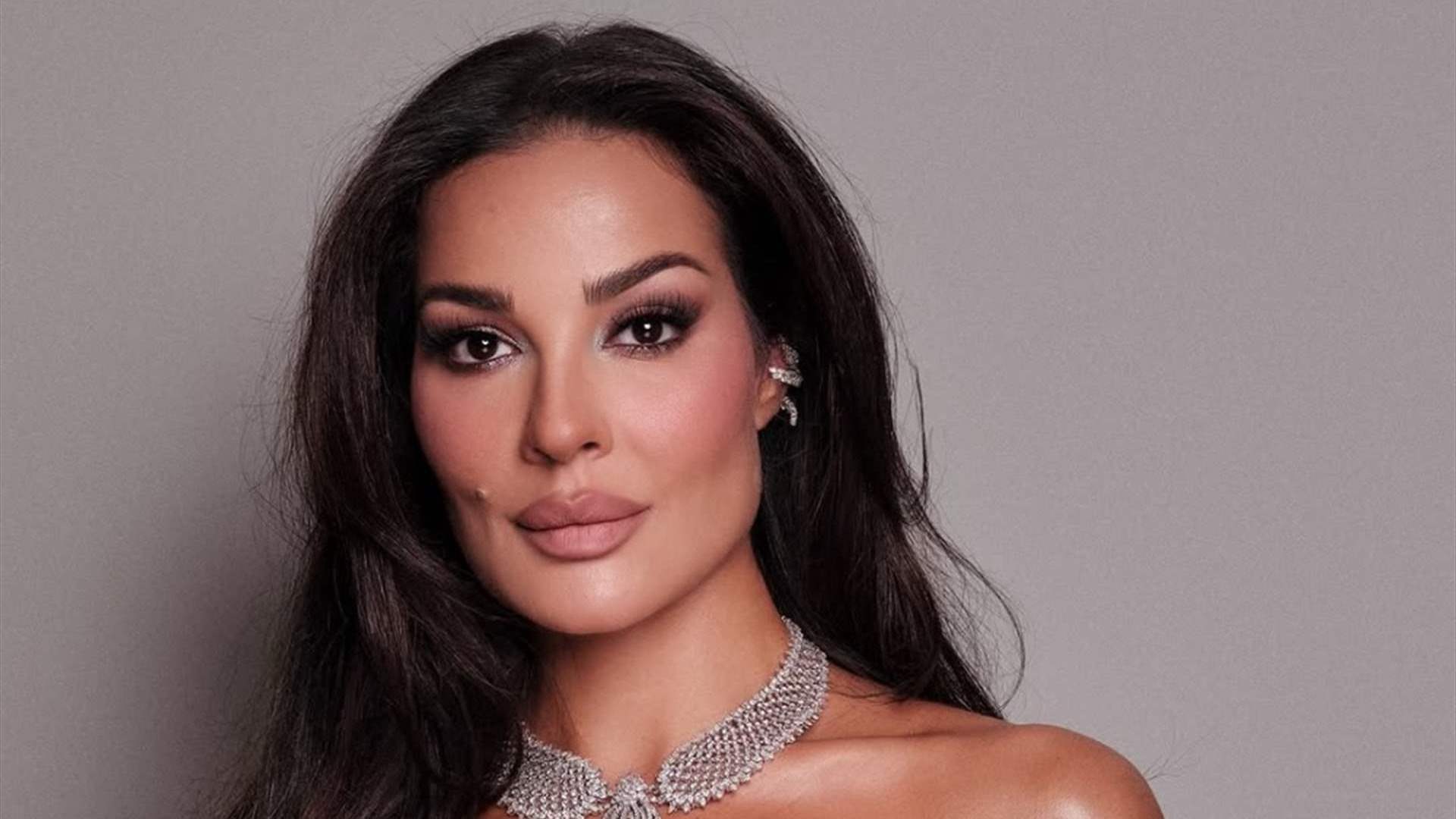 نادين نسيب نجيم في أسبوع الموضة في الرياض: إطلالة تحاكي العصرية والتميّز (فيديو)