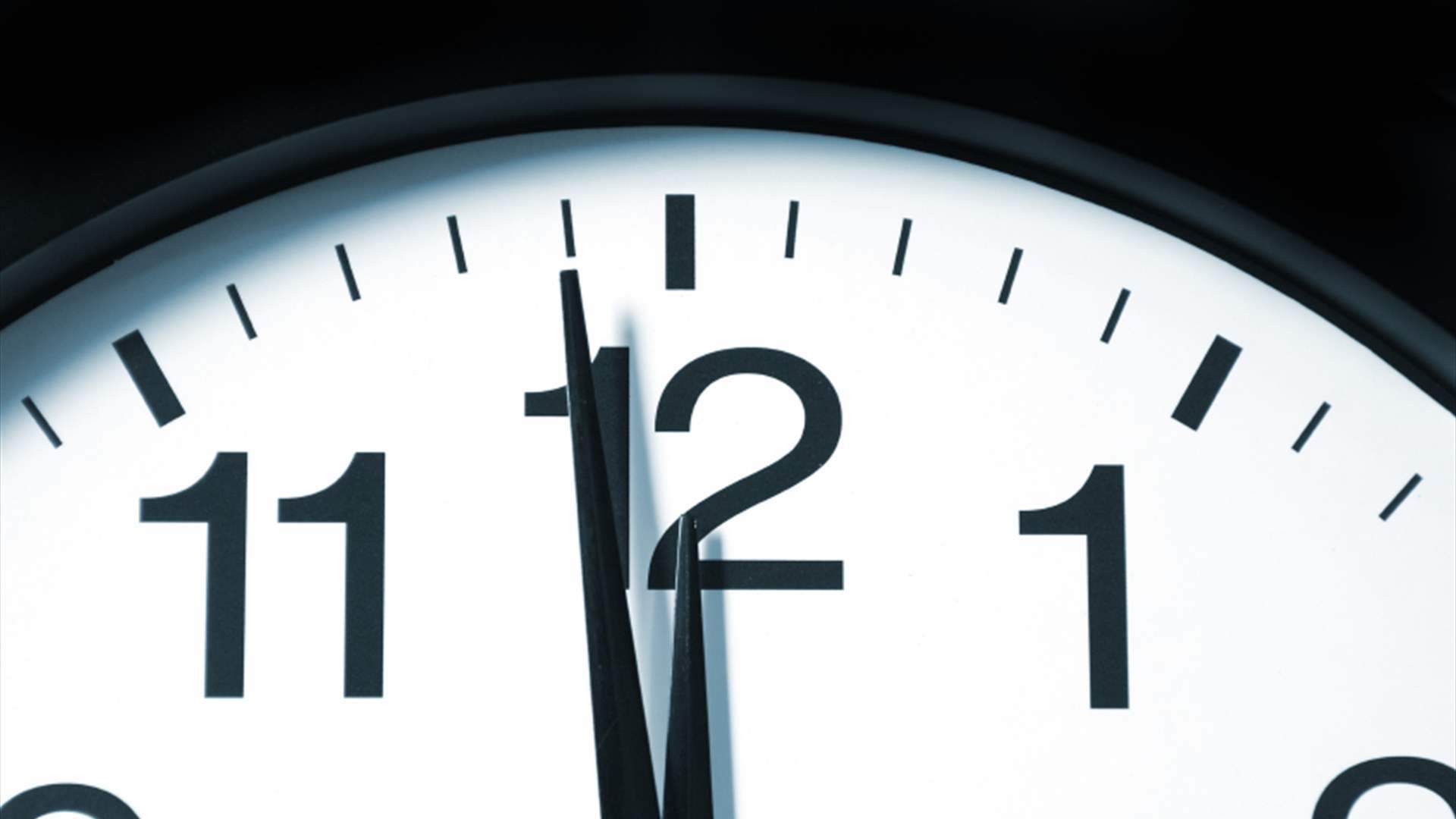 Reminder to set clocks back one hour at midnight on October 25–26