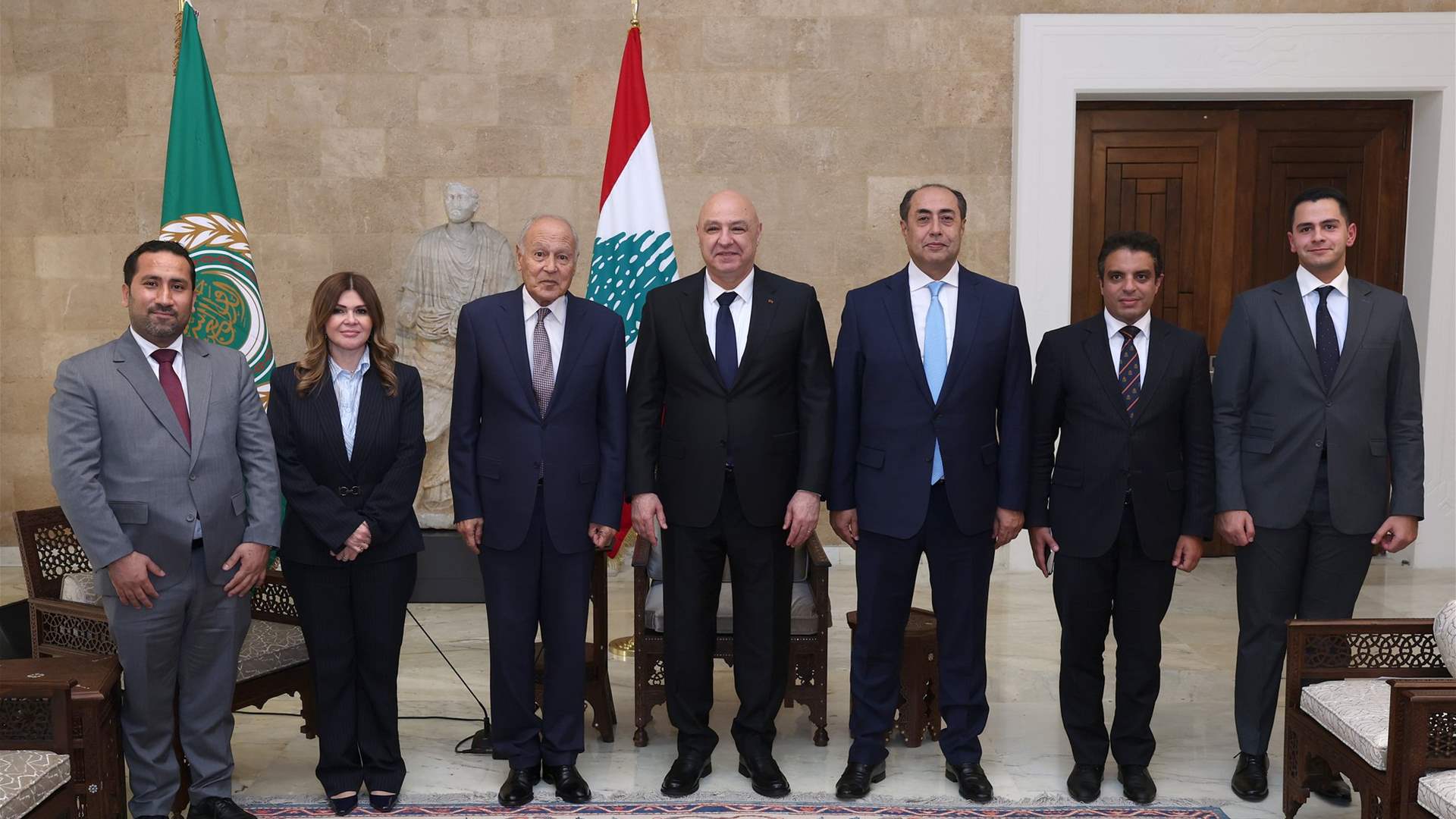 الرئيس عون أكّد للأمين العام لجامعة الدول العربية أنّ الأمور في لبنان تسير في الطريق السليم