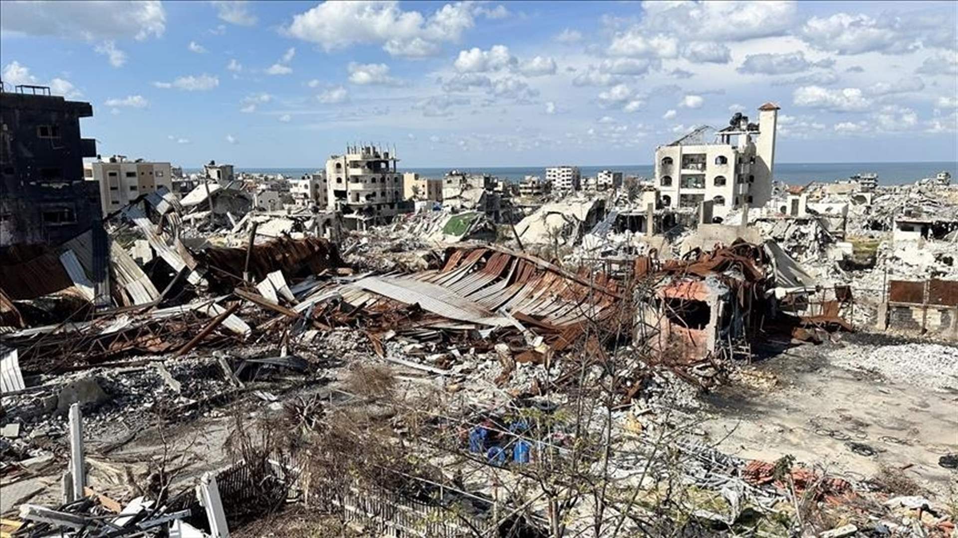 الدفاع المدني في غزة ومصادر المستشفيات تؤكد مقتل أكثر من 100 فلسطيني في الضربات الإسرائيلية في غزة