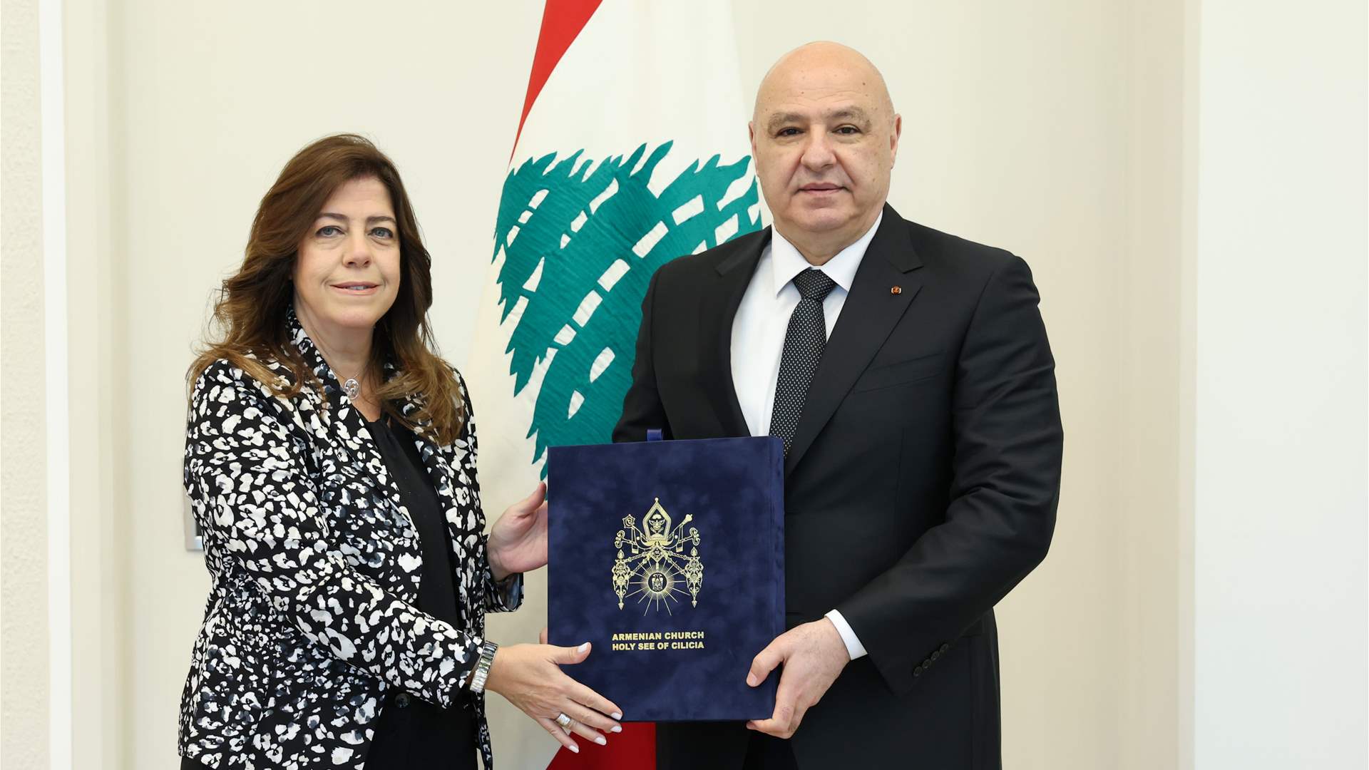 بيرقداريان تسلّم الرئيس عون رسالة من الكاثوليكوس أرام الأول وتبحث معه إعادة تأهيل ملعب برج حمود البلدي