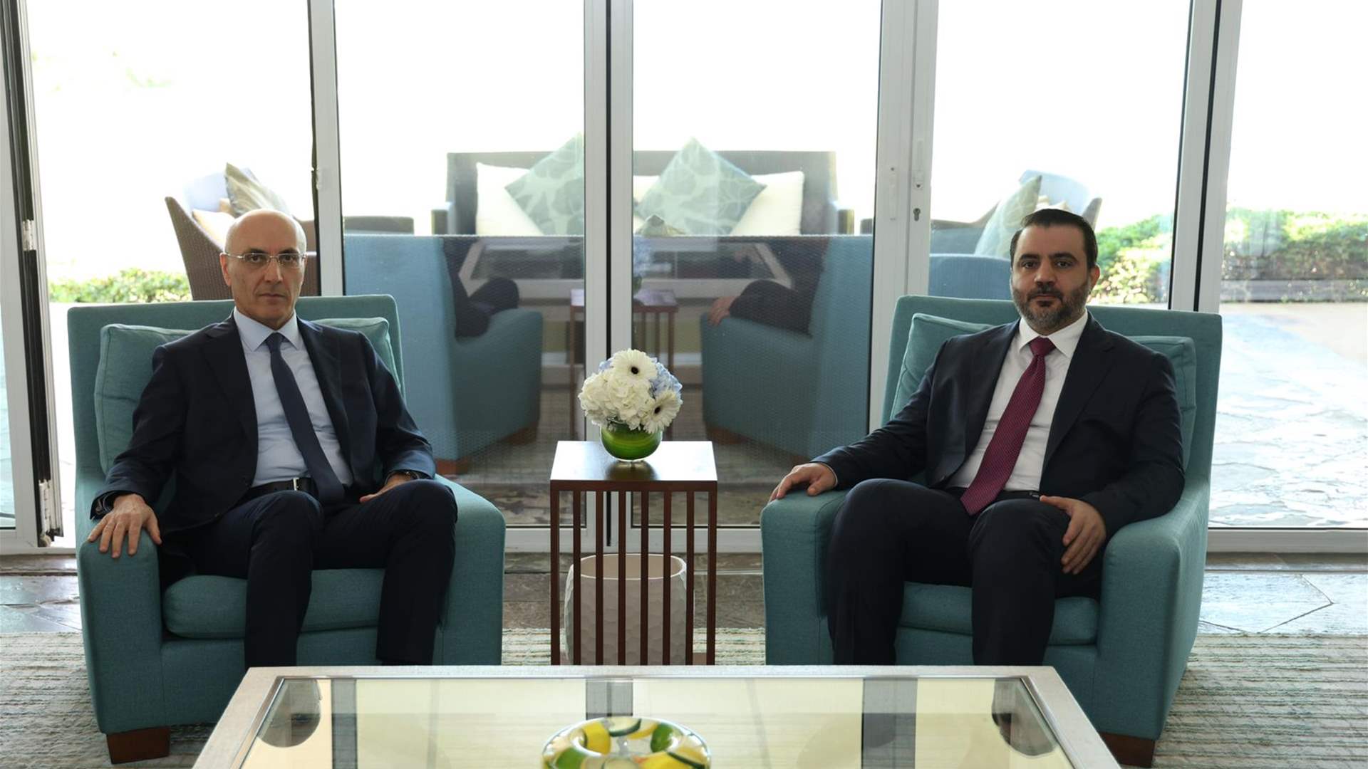 الحجار يبحث مع نظيره السوري في المنامة تعزيز التعاون الأمني والسياسي بين لبنان وسوريا