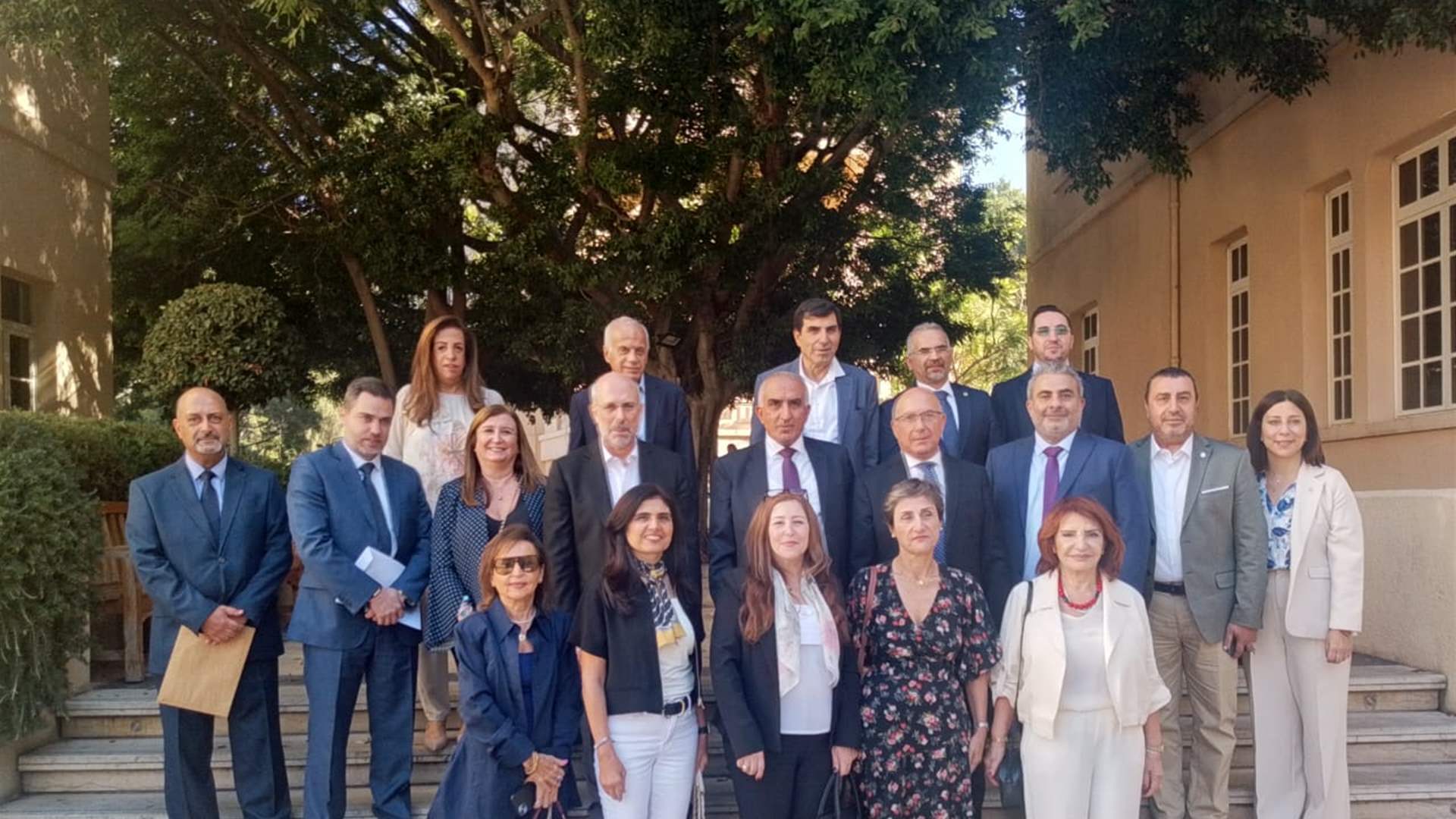 بخاش بحضور وزارتي الصحة والداخلية: إنتحال صفة في القطاع الصحي يشكل خطرًا على المواطنين