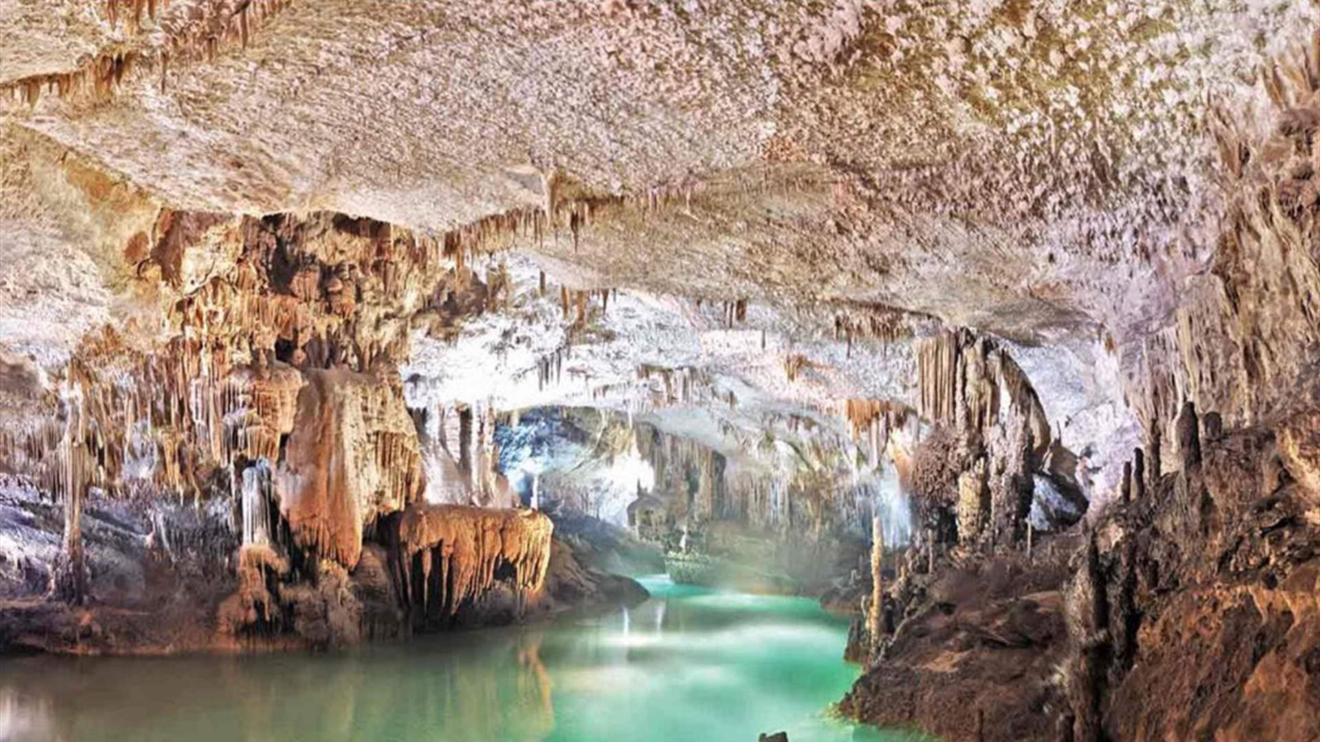 الرئيس سلام تعقيبًا على ما حدث في مغارة جعيتا: طلبت التحقيق لمحاسبة كل من يظهر عدم تقيّده بالأصول 