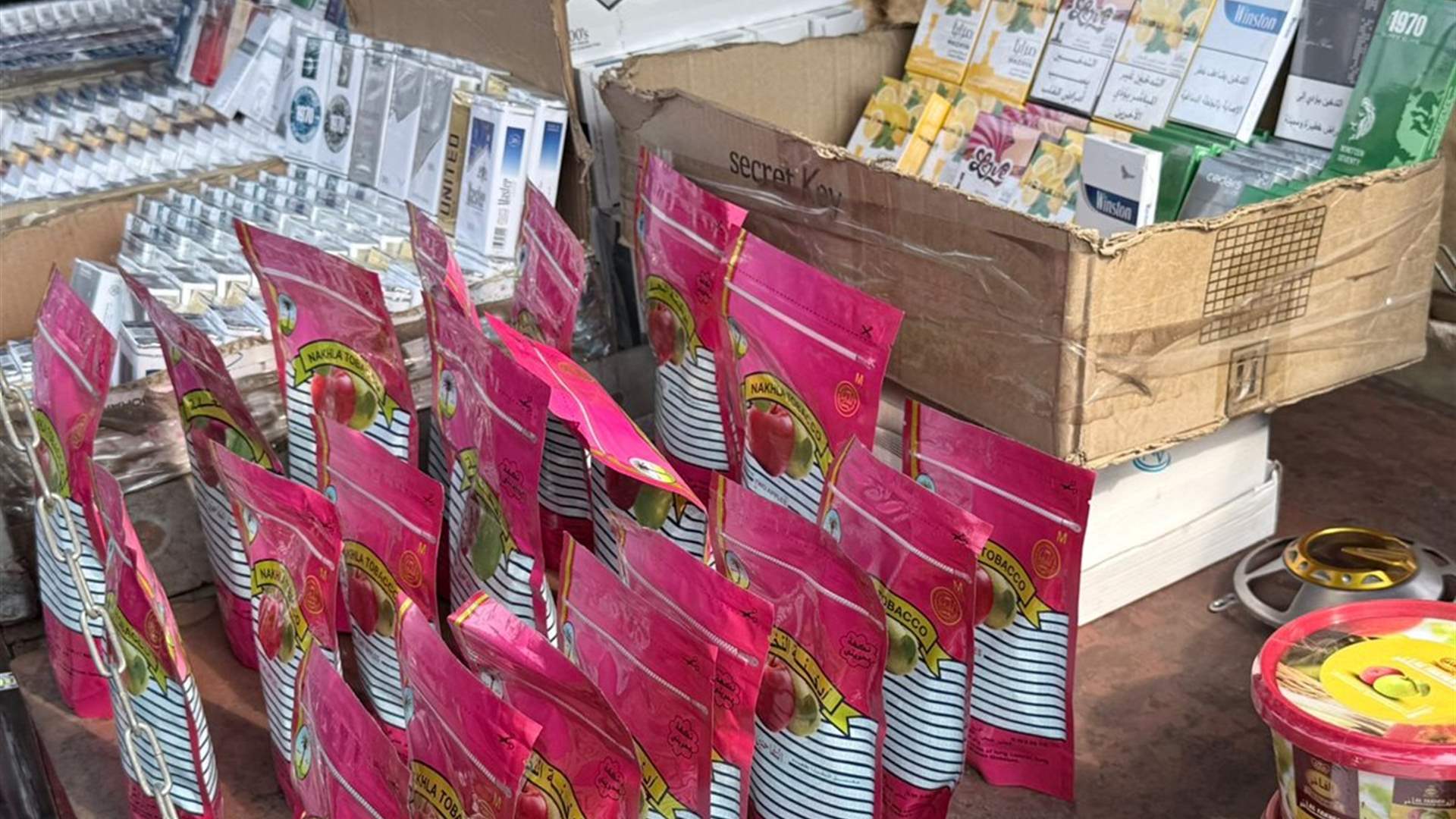 &quot;الريجي&quot; ضبطت مصنوعات تبغية مهربة ومزورة في الطريق الجديدة والرحاب
