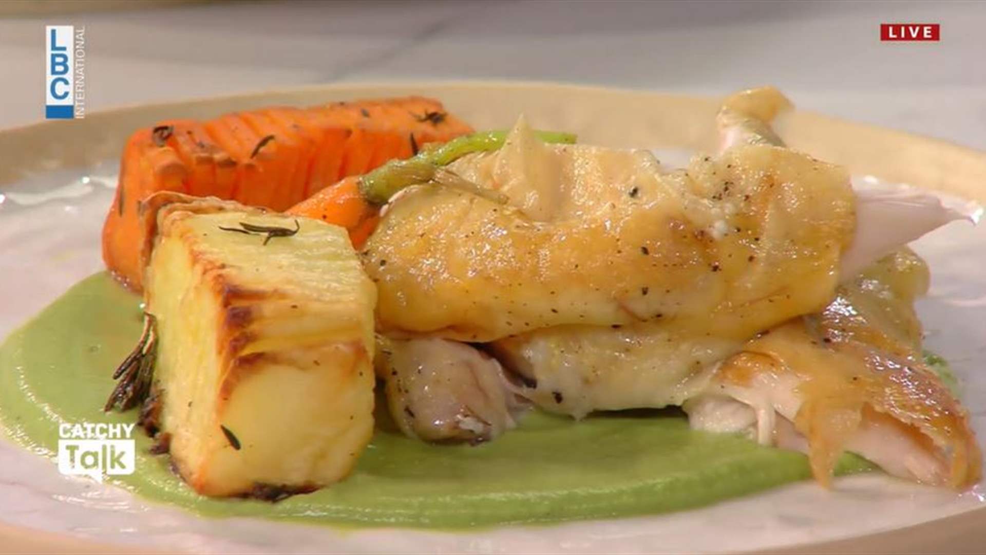 الدجاج المشوي مع صلصة الكراث... وصفة شهية على طريقة الشيف حنا طويل (فيديو)