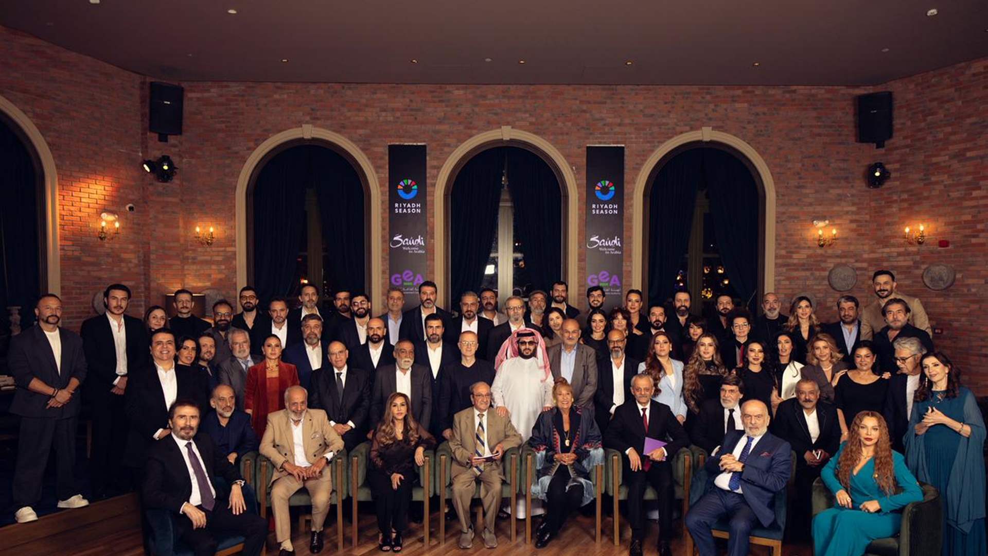 وسط أجواء مميزة... لقاء جمع تركي آل الشيخ بأساطير الفن السوري في الرياض (صور)