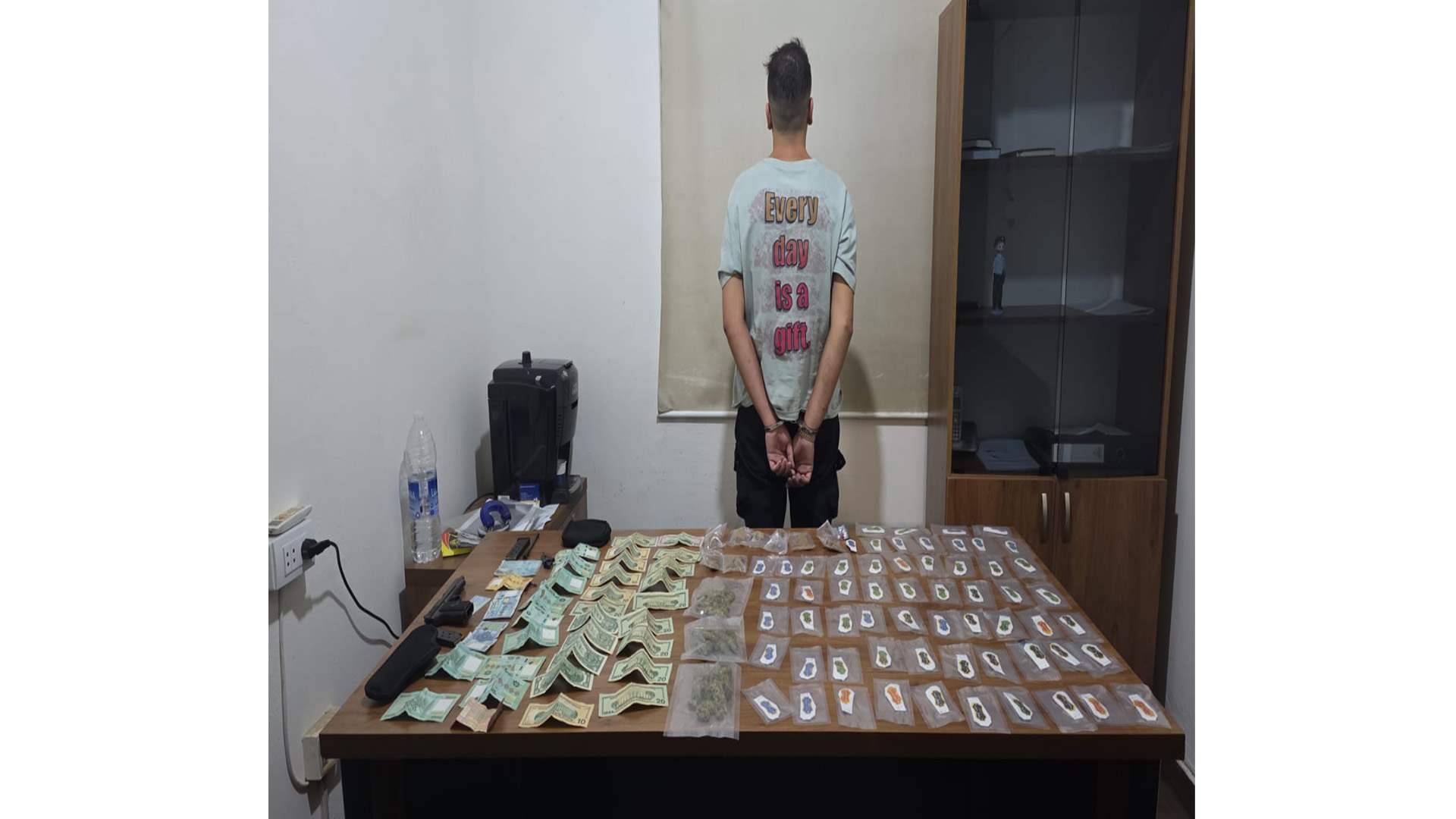 قوى الأمن: شعبة المعلومات أوقفت مروّج مخدّرات بالجرم المشهود في محلة خلدة 