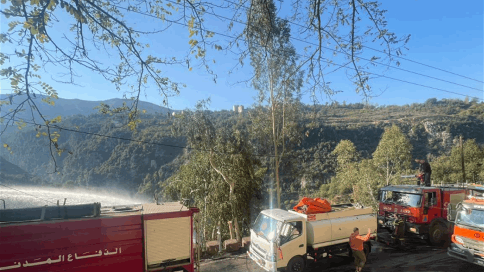 الدفاع المدني يخمد حريقًا في عين التينة - الضنية