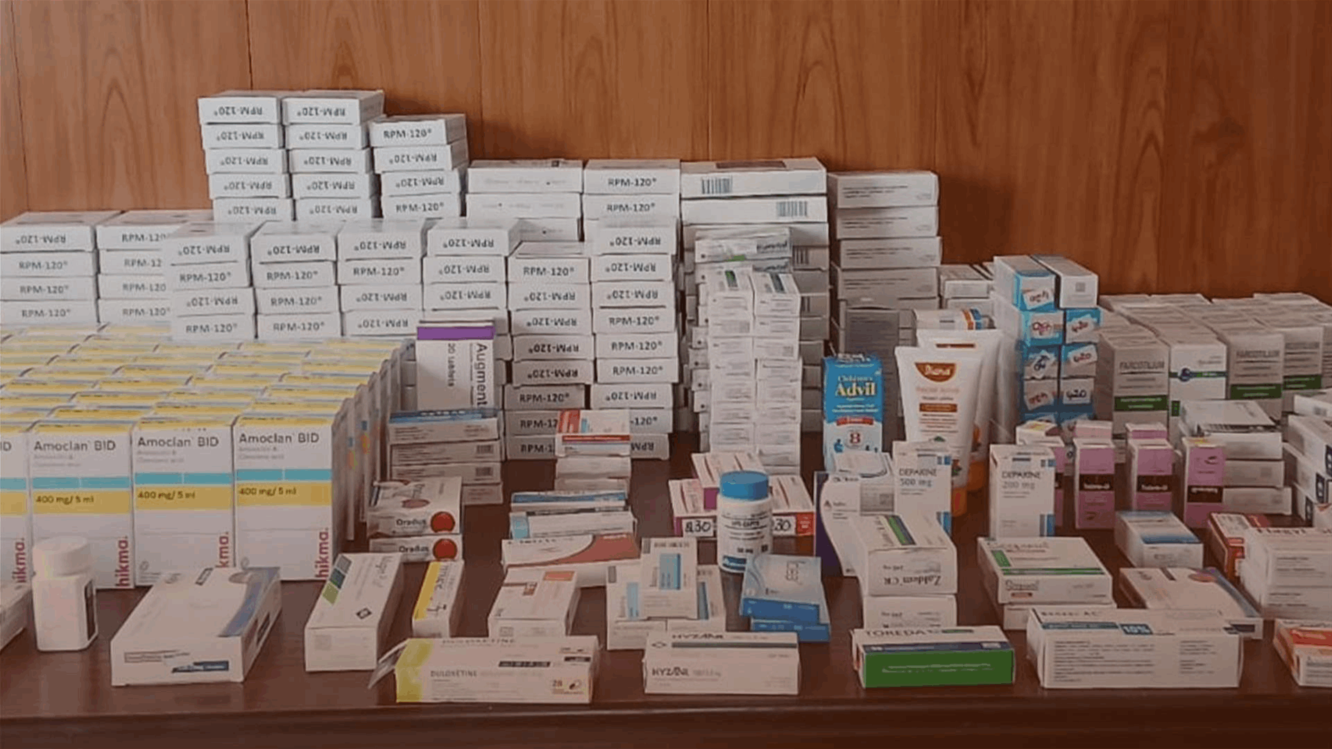 ضبط أدوية منتهية الصلاحية وختم صيدلية بالشمع الأحمر في البترون