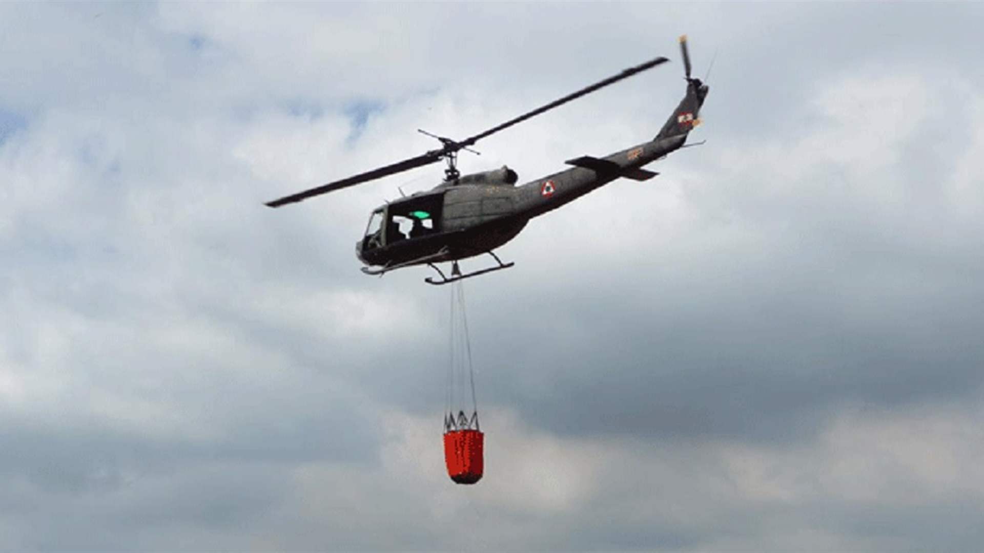 الجيش يشارك في إخماد حريق شحيم بالتعاون مع الدفاع المدني