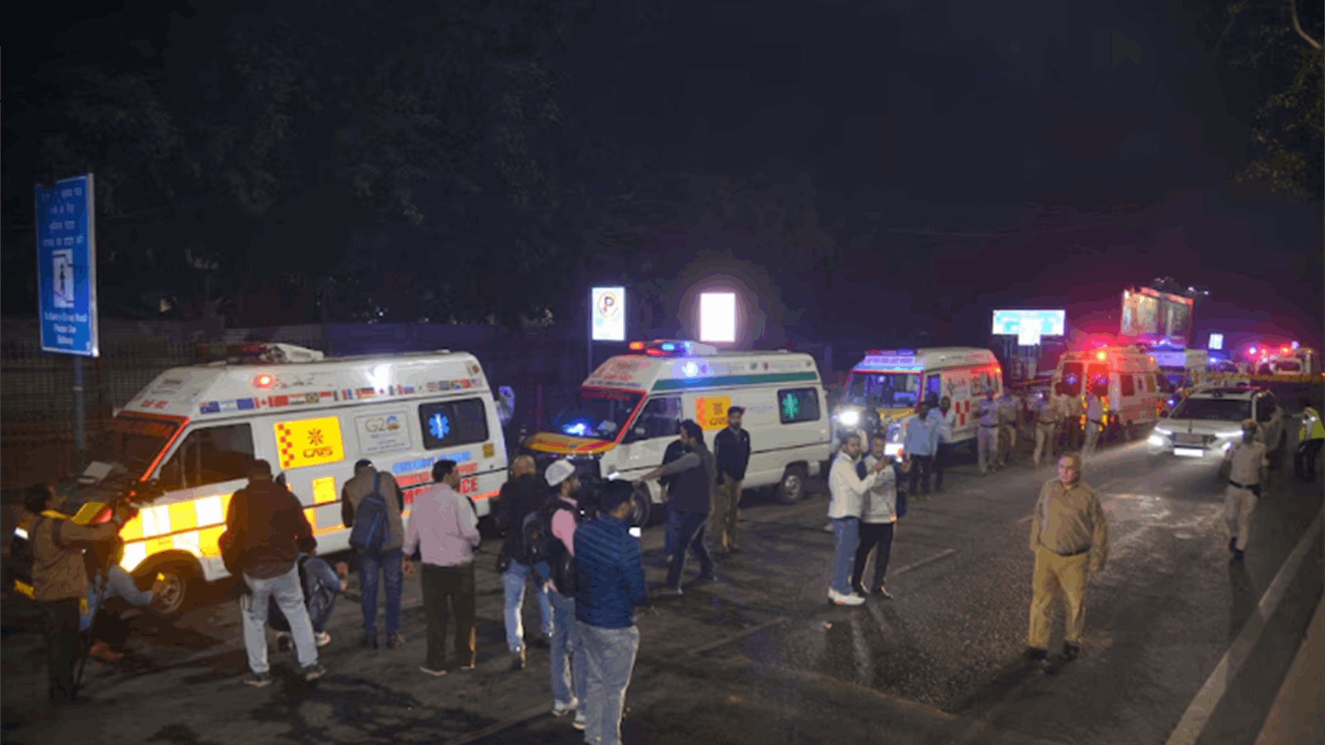 Eight killed in car explosion near Red Fort in India&#39;s Delhi