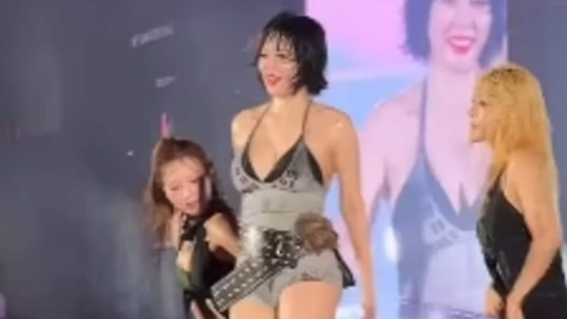 بعد خسارتها 10 كلغ في شهر... انهيار فنانة شهيرة على المسرح وهذا وضعها الحالي (فيديو)