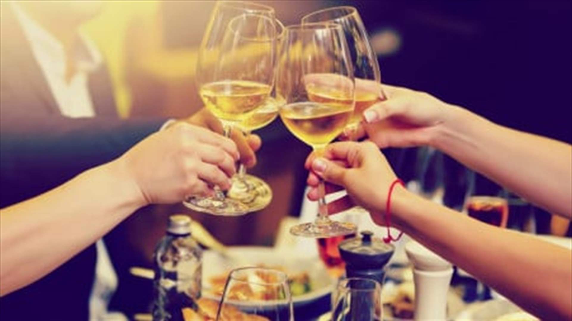 دراسة تكشف: تناول هذا العدد من المشروبات الكحولية أسبوعياً يرفع خطر الإصابة بمرض الكبد الدهني