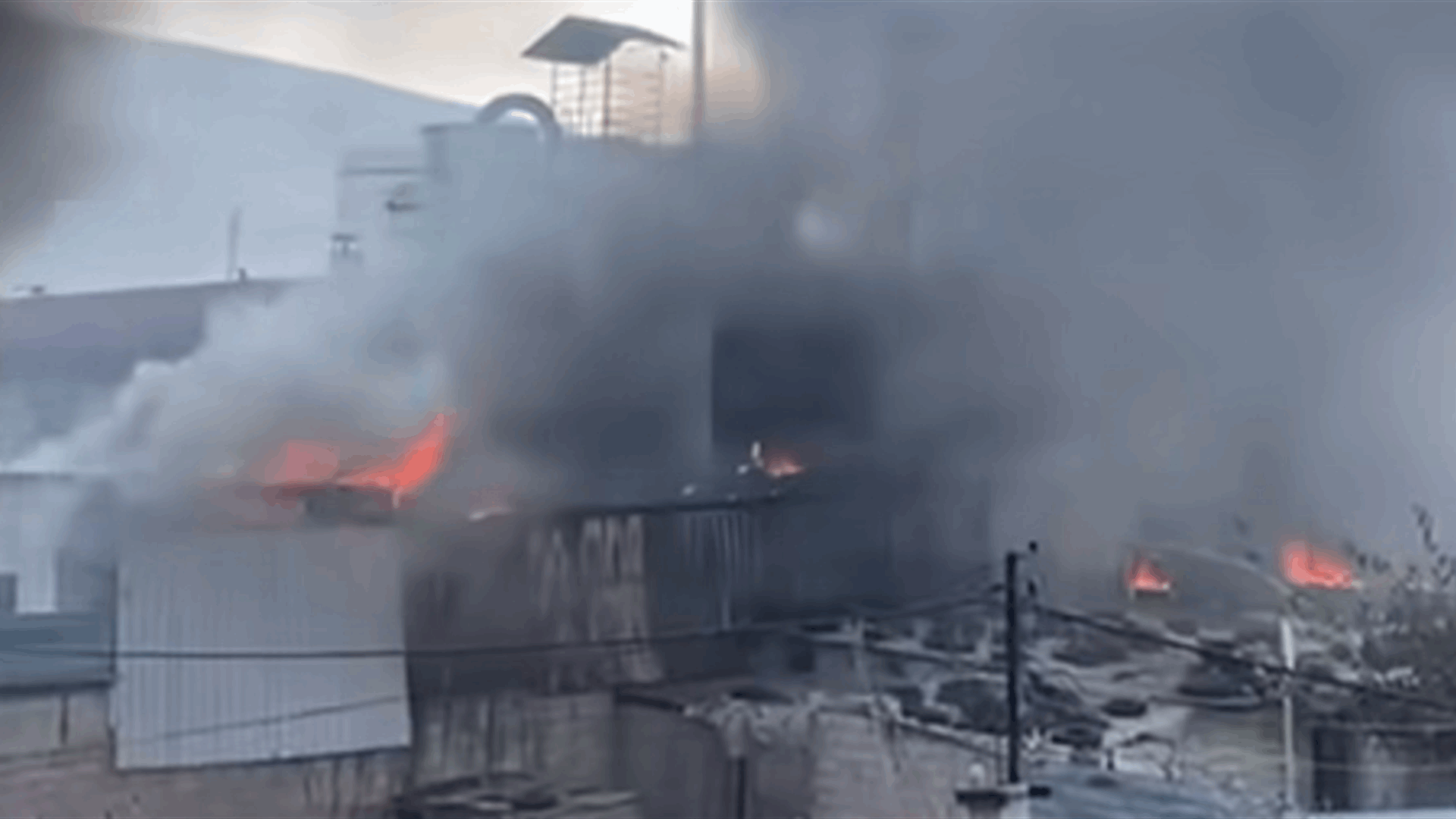 حريق داخل معمل بطاريات في البداوي