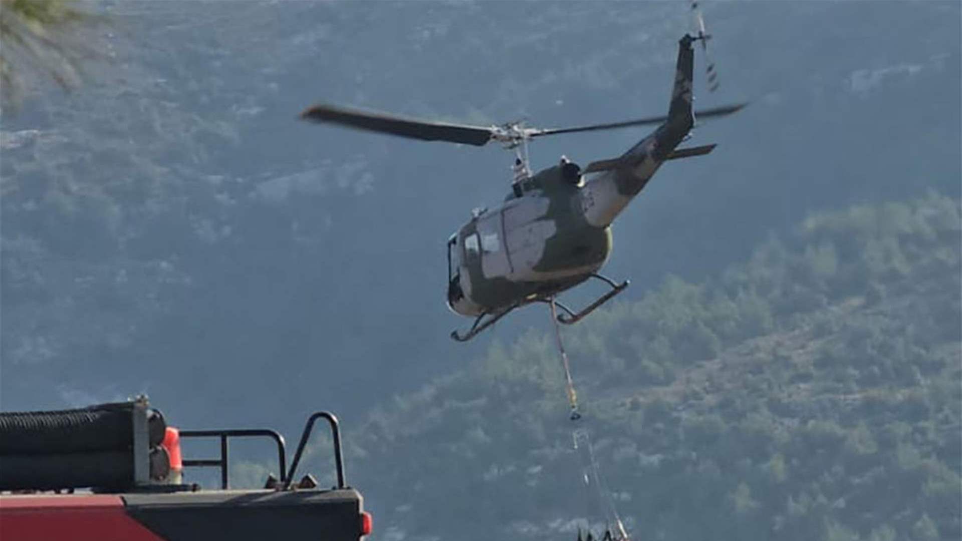 Lebanese Army helicopters help extinguish wildfires in several towns