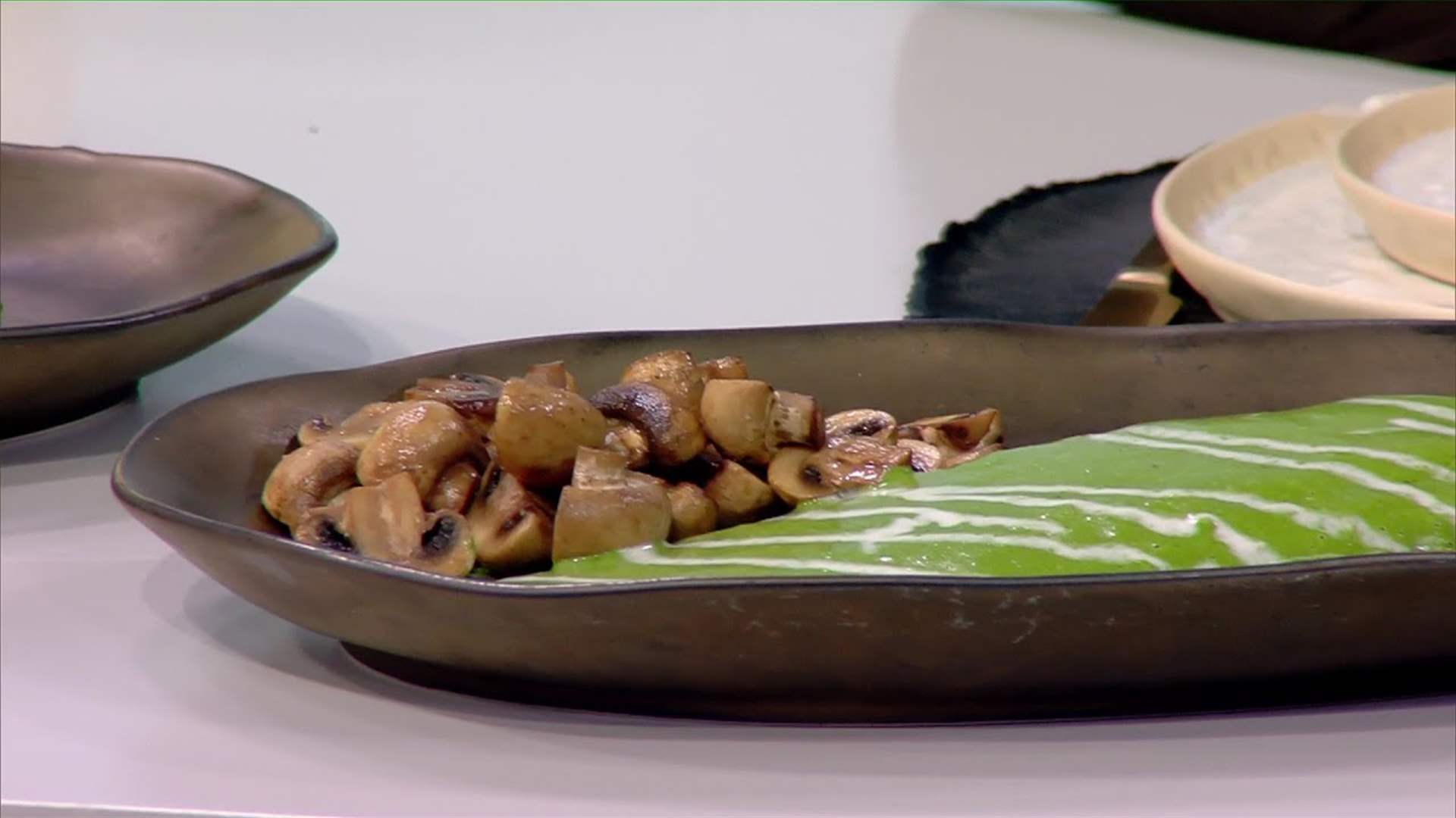 سمك الـ&quot;سول&quot; بالسبانخ والحبق مع البطاطا المهروسة... وصفة مميزة على طريقة الشيف حنا طويل (فيديو)