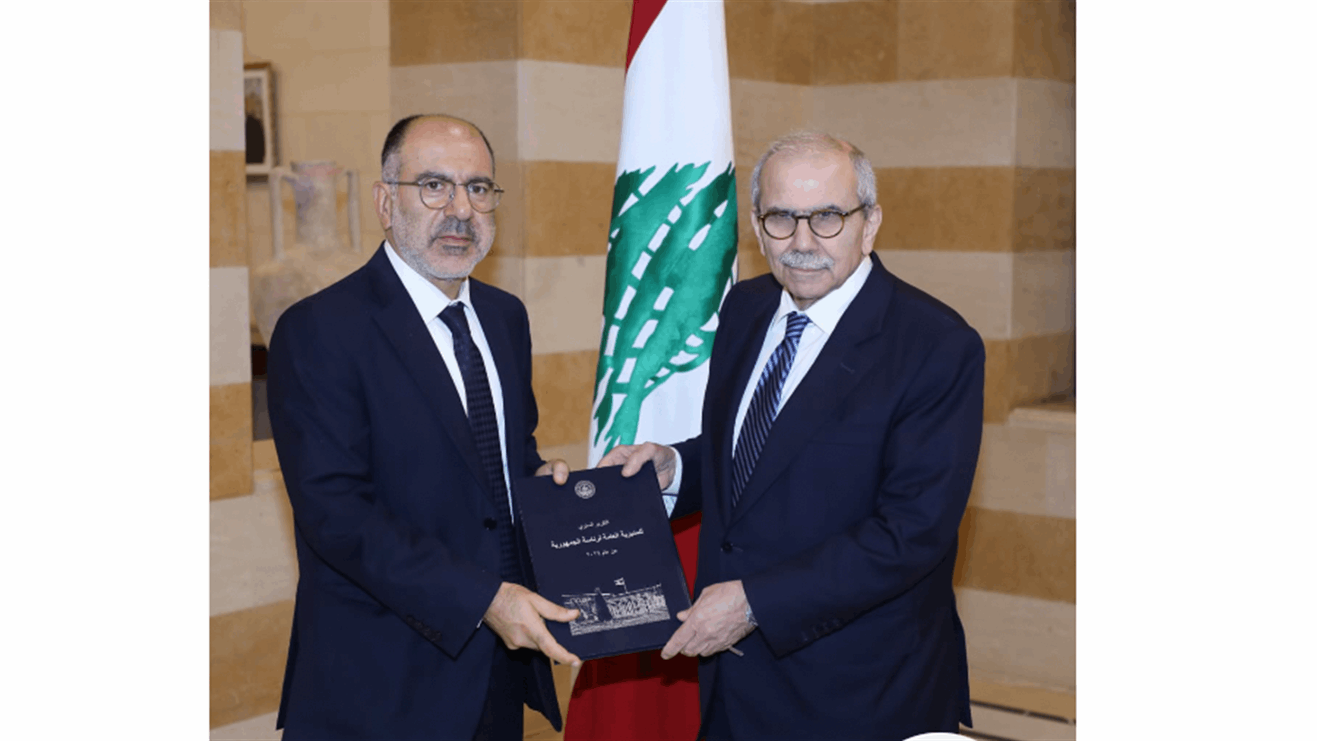 رئيس الحكومة تسلم التقرير السنوي لرئاسة الجمهورية لعام 2024 واطّلع على مشاريع الطاقة والتعاون الإداري