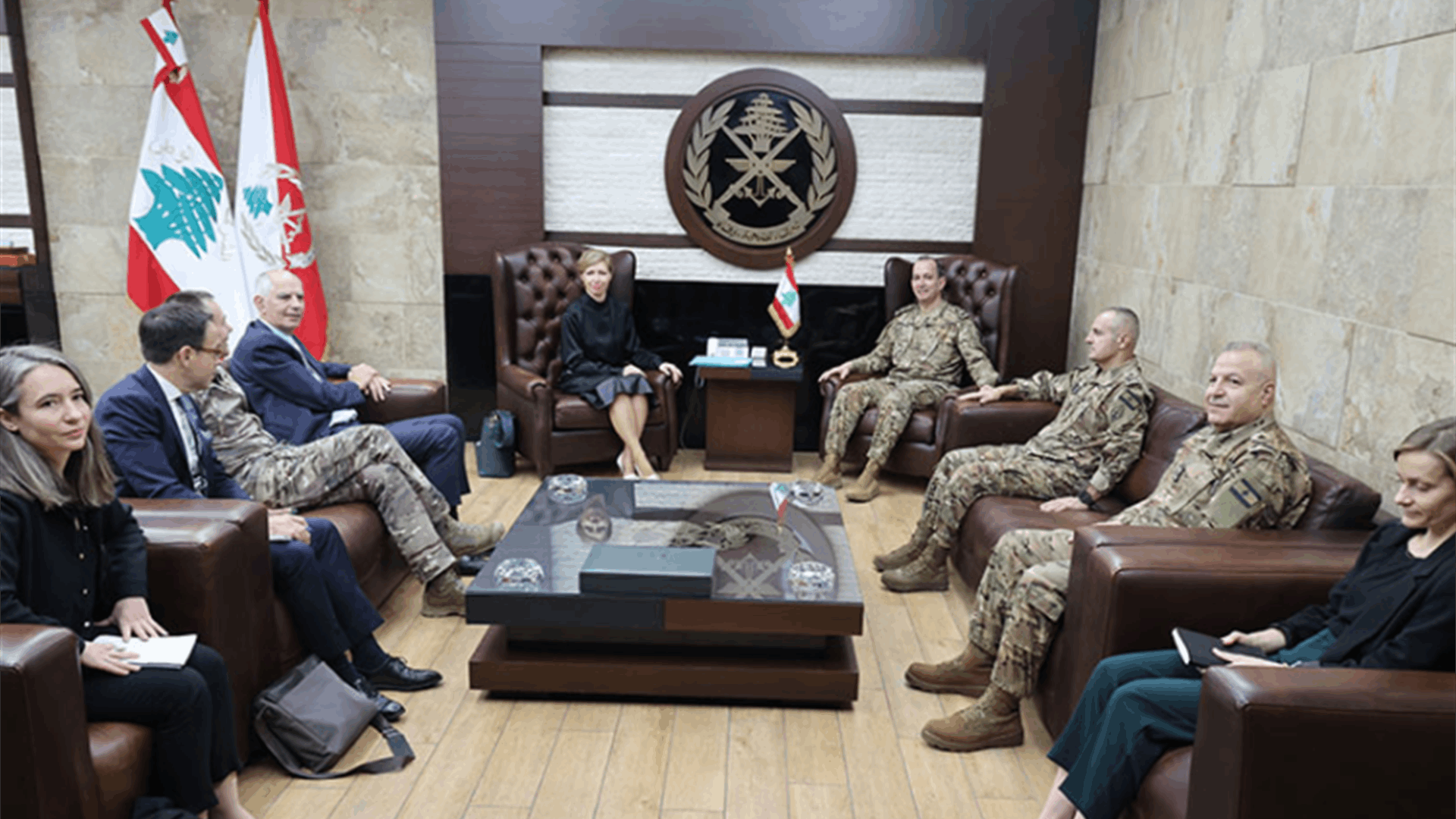 قائد الجيش عرض مع وفد فرنسيّ العمل على تطبيق اتفاق وقف الأعمال العدائية