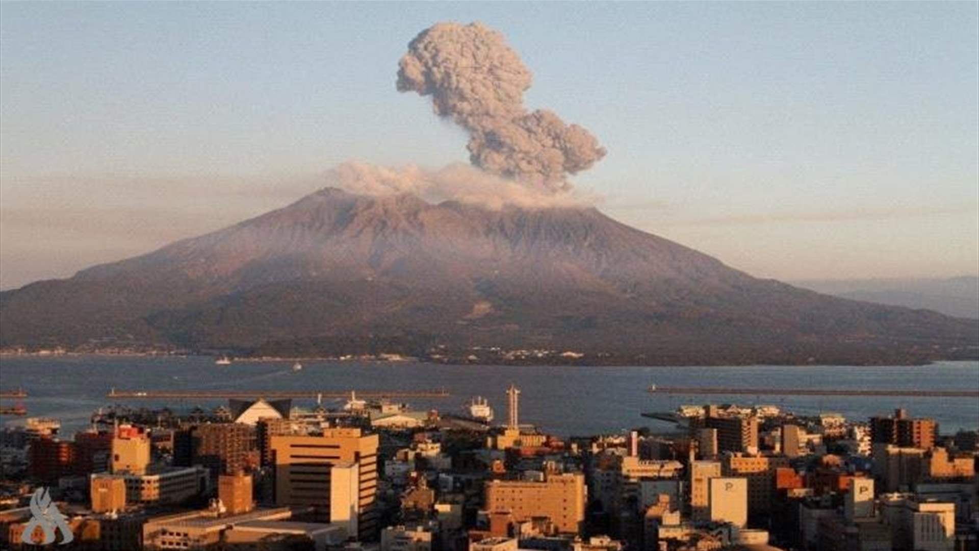 السلطات اليابانية تحذر من تساقط الرماد في جنوب البلاد بعد ثوران بركاني