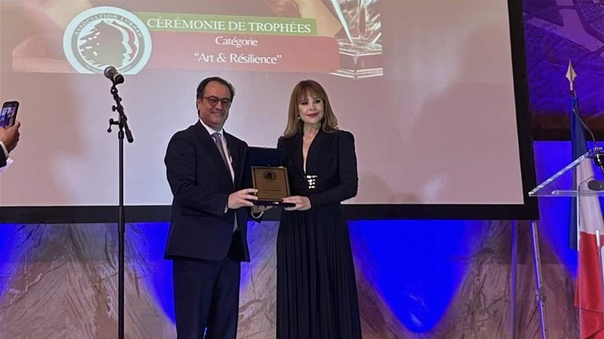 تكريم النجمة كارول سماحة في باريس بحضور وزير فرنسي والسفير اللبناني (صور)