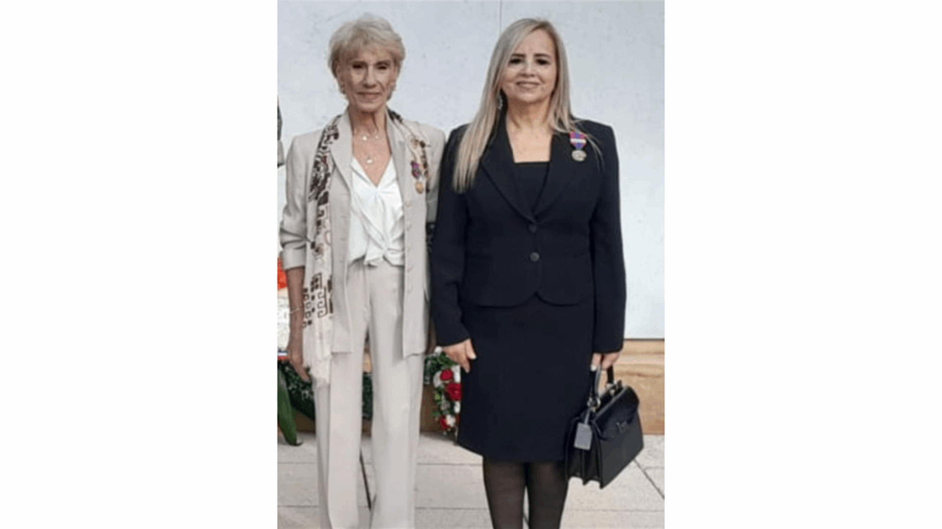 وسام وزارة الدفاع الفرنسية للدكتورة كلوديا شمعون ورينيه الراسي تقديرا لمسيرتهما الاكاديمية