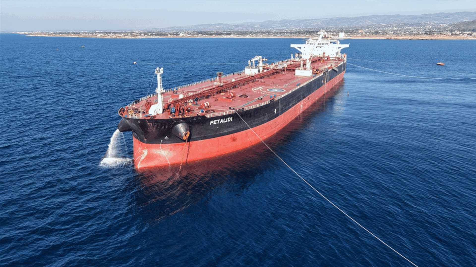 محملة بـ90 ألف طن من النفط الخام... وصول ناقلة نفط سعودية إلى ميناء بانياس السوري