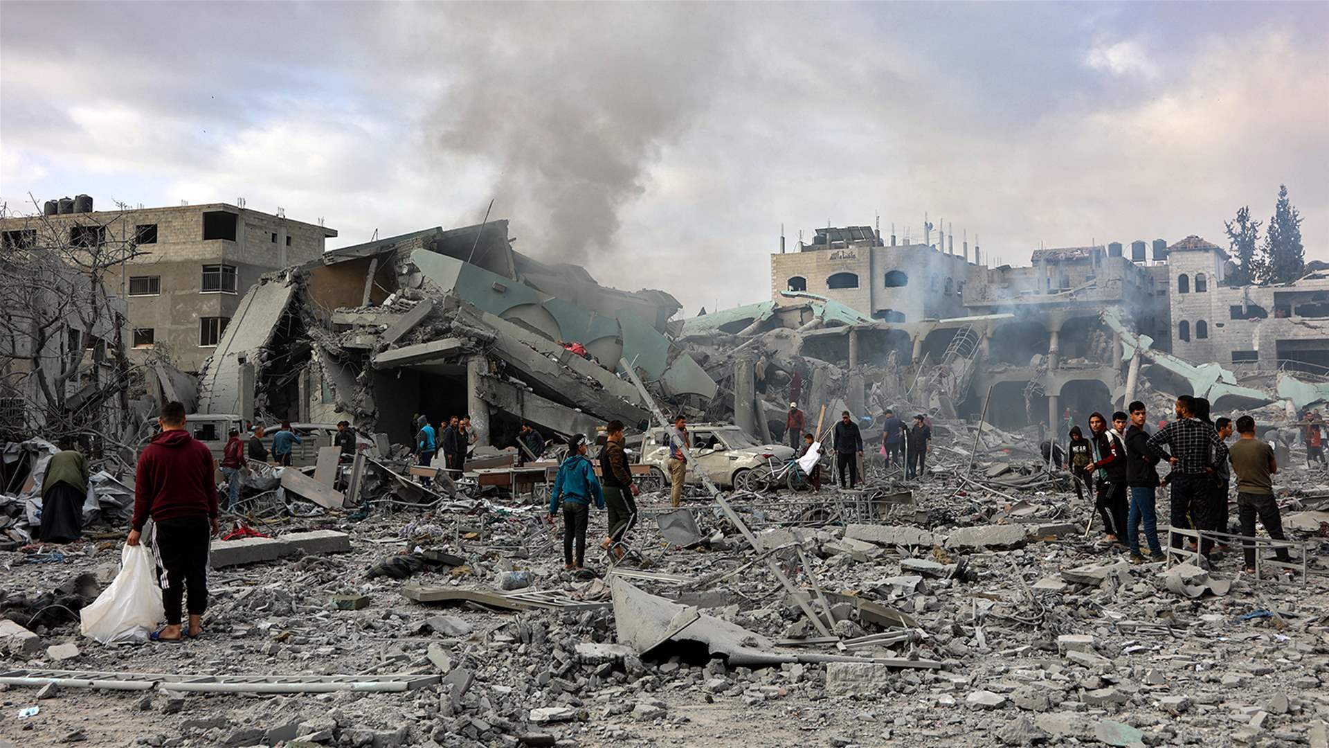 الدفاع المدني بغزة: استشهاد 11 فلسطينيين في قصف اسرائيلي على القطاع