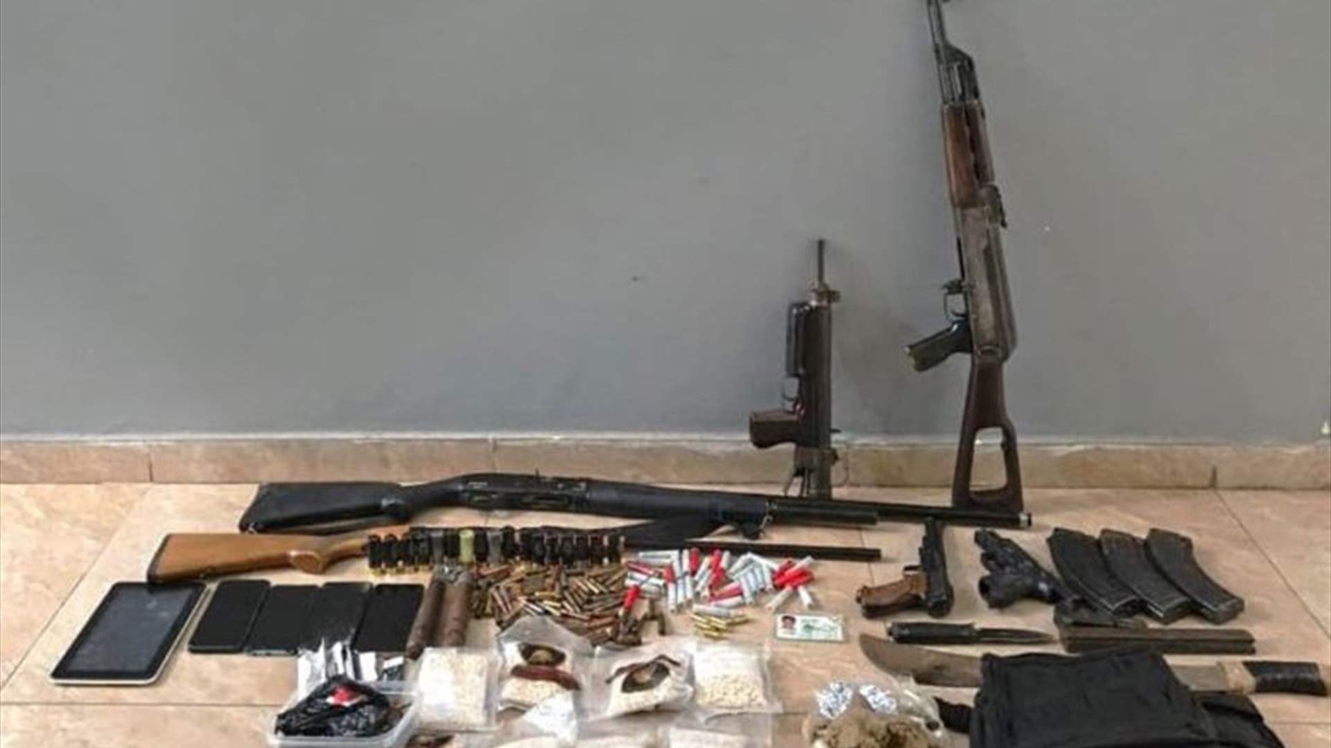 الجيش يواصل ملاحقة المطلوبين ومروجي المخدرات والمخلين بالأمن