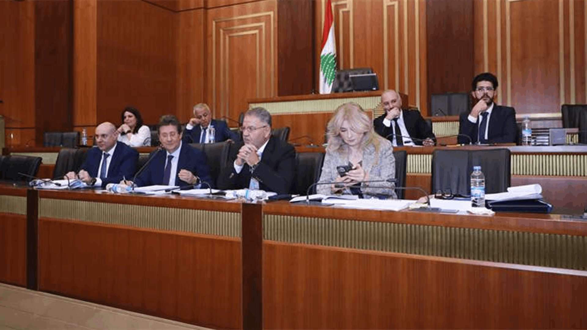 لجنة المال علقت فصل قوانين البرامج ورفضت استحداث رسوم وضرائب جديدة