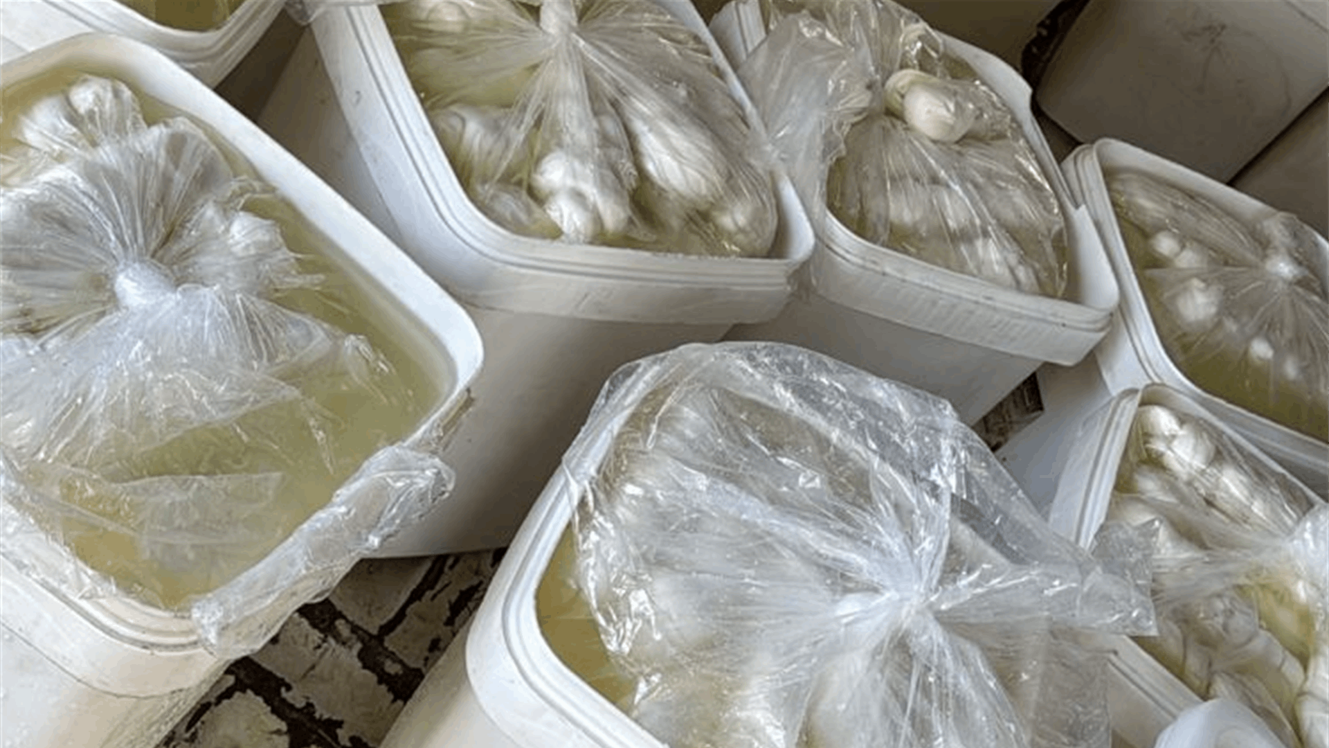 الجمارك: توقيف سيارة &quot;فان&quot; محملة بكمية من الاجبان السورية المهربة